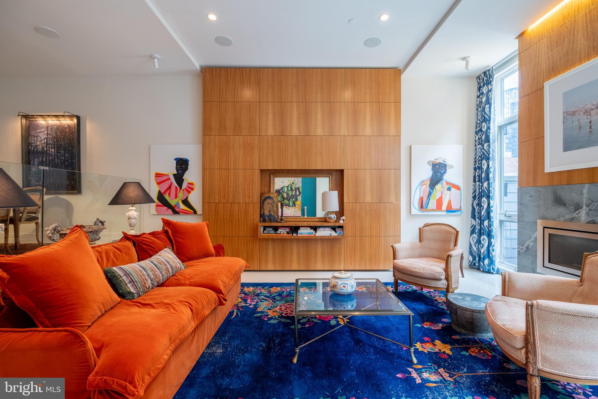 LOGAN SQUARE - Residential