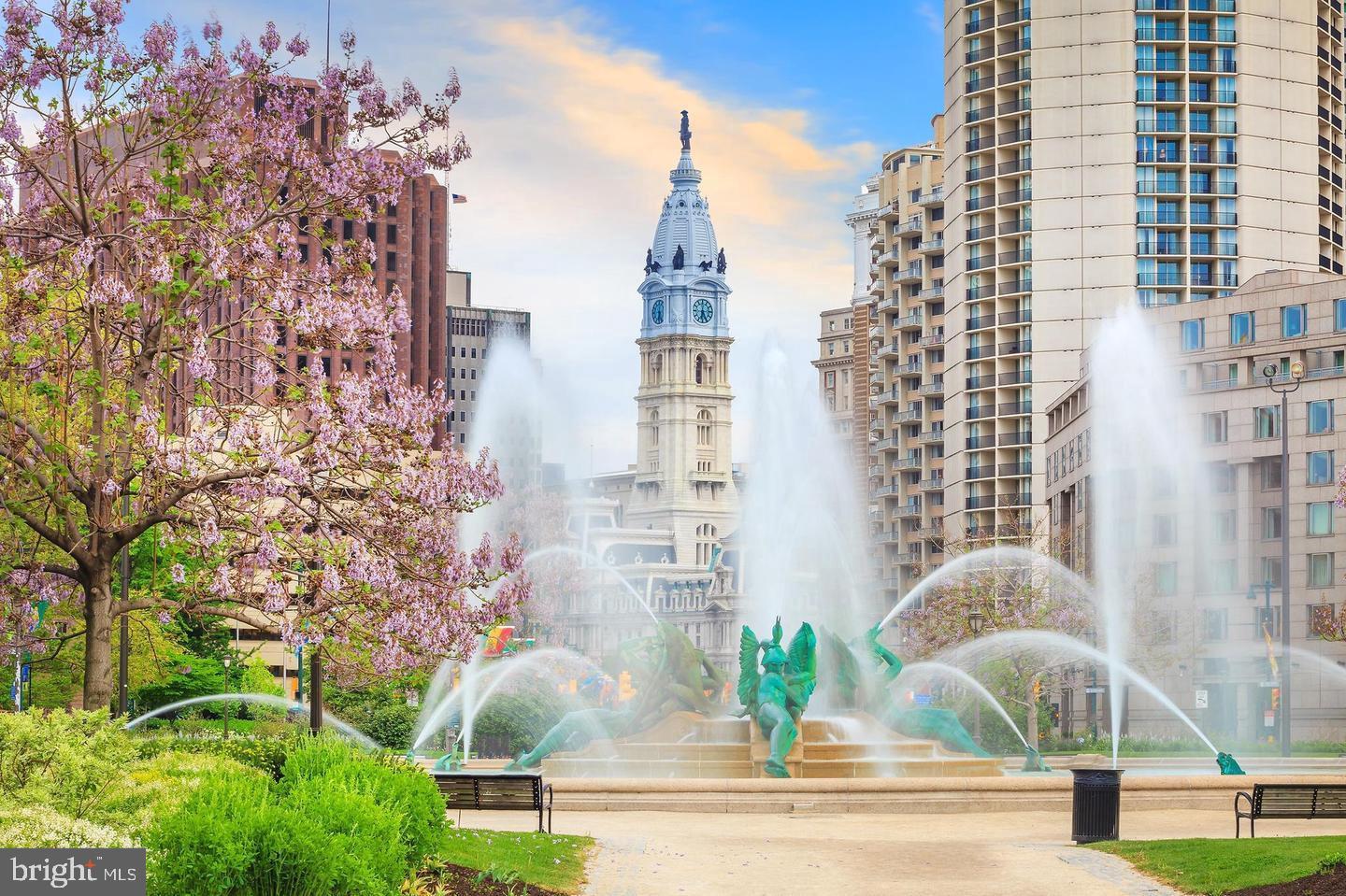 LOGAN SQUARE - Residential