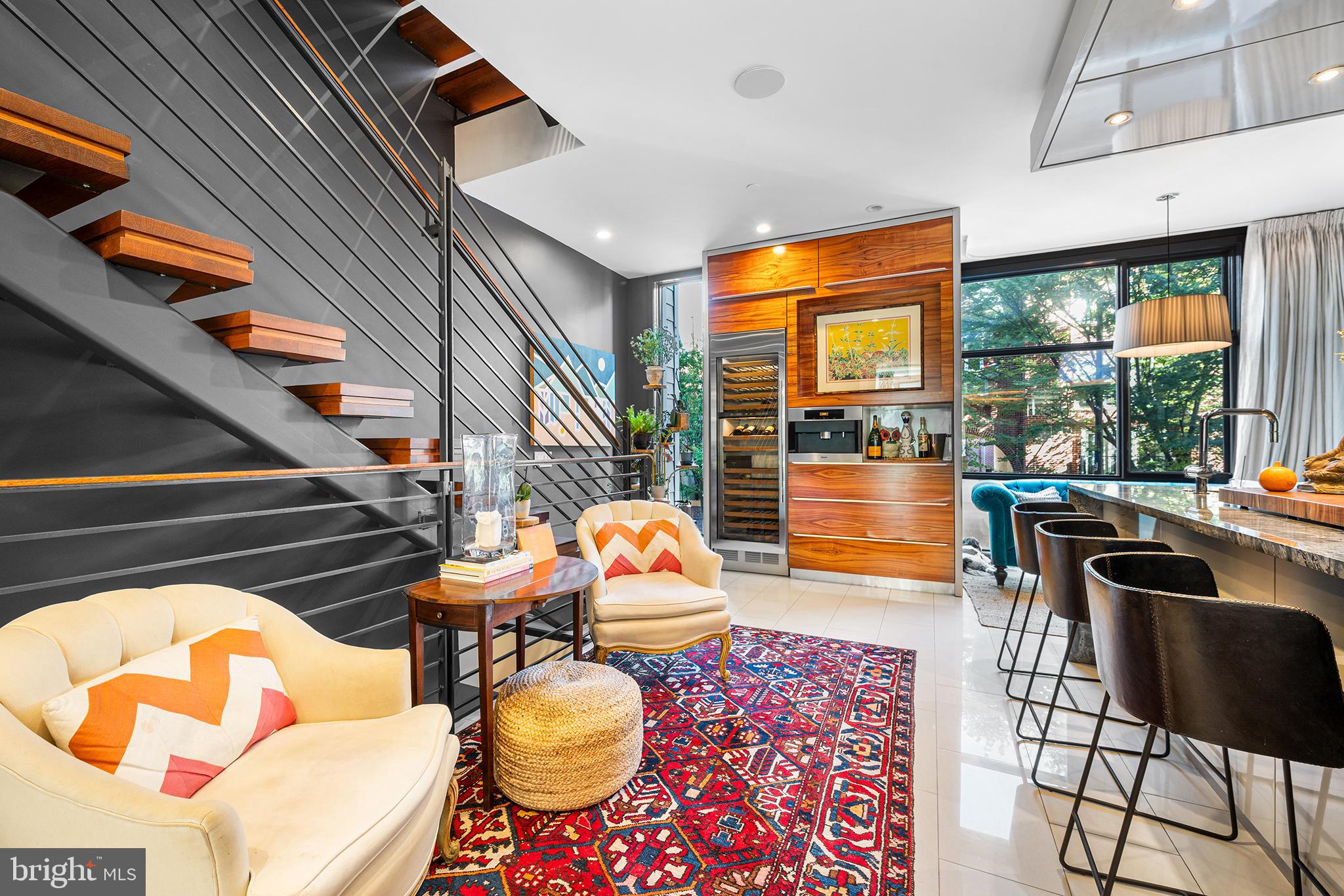 LOGAN SQUARE - Residential