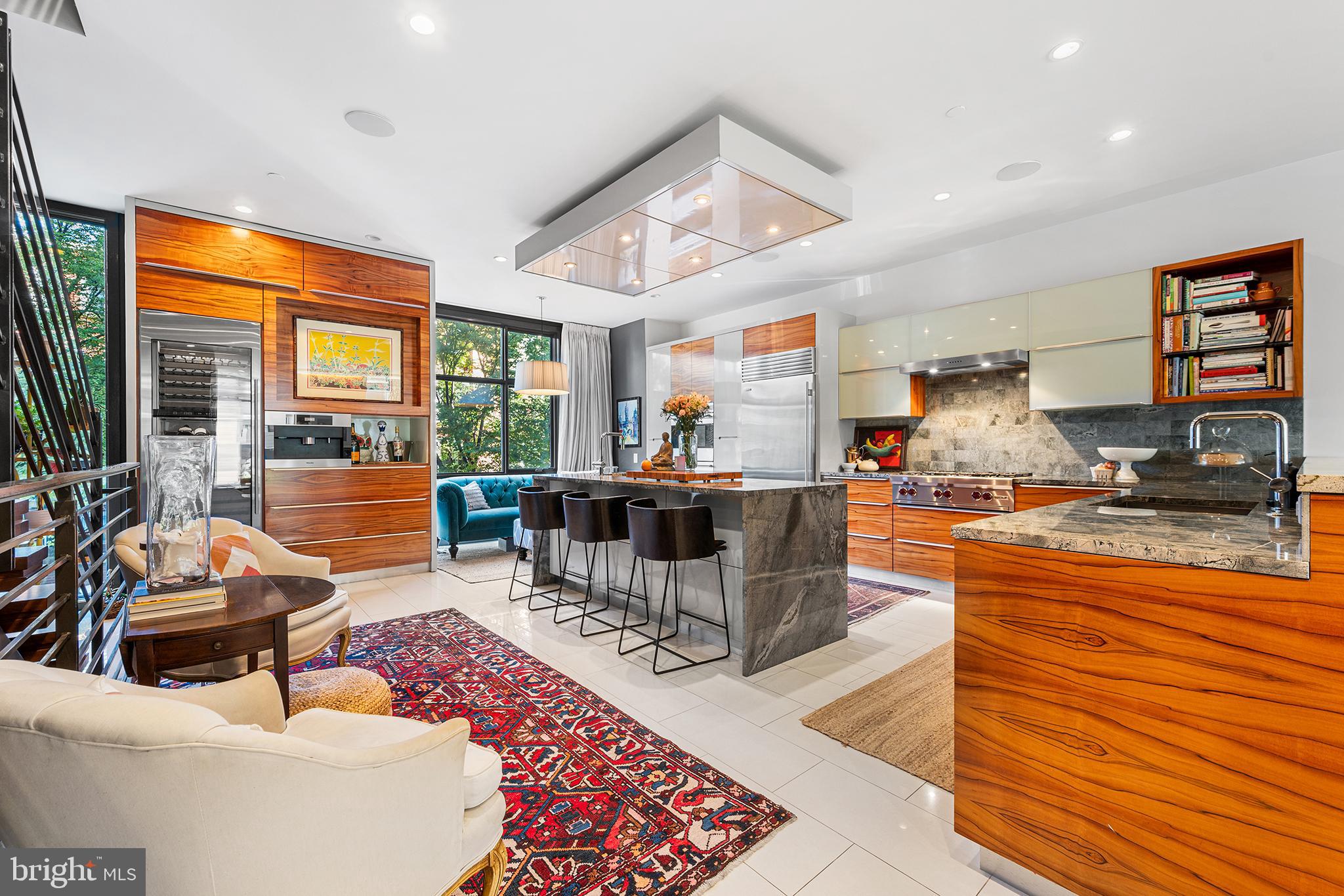 LOGAN SQUARE - Residential