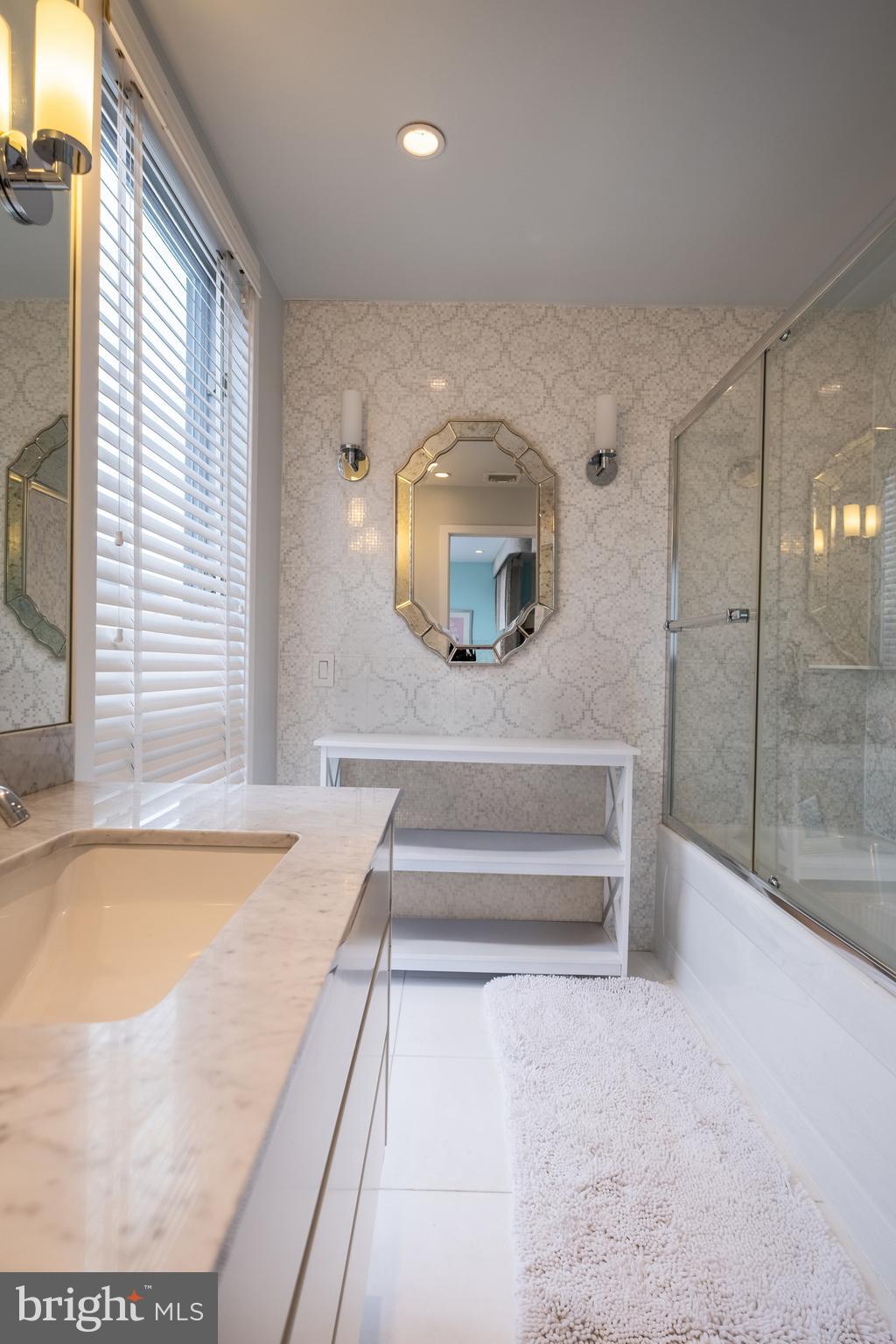 LOGAN SQUARE - Residential