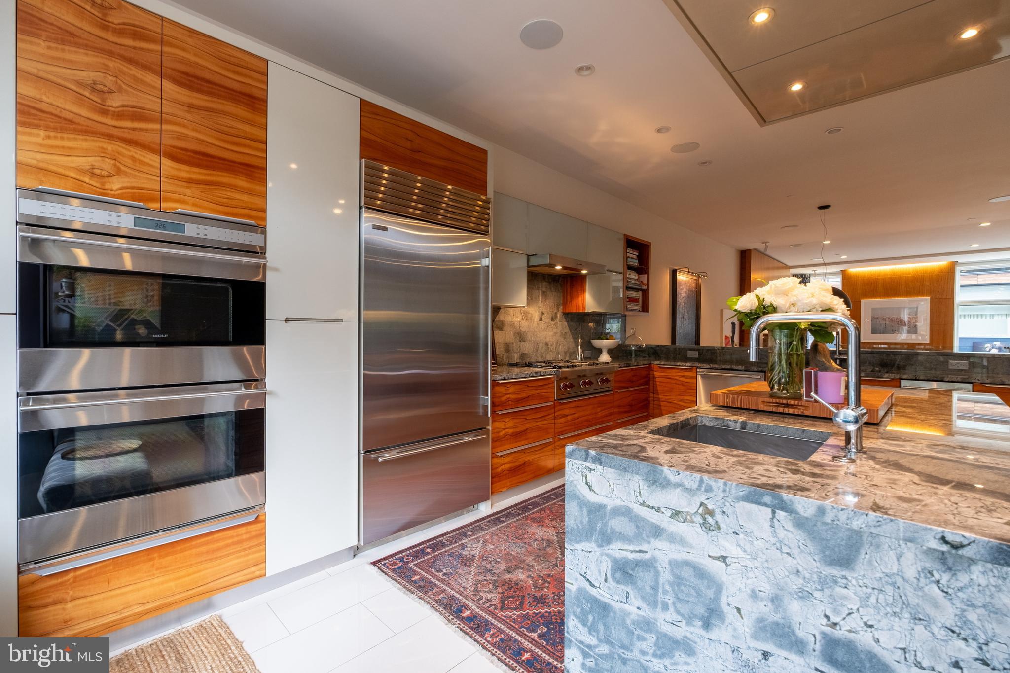 LOGAN SQUARE - Residential