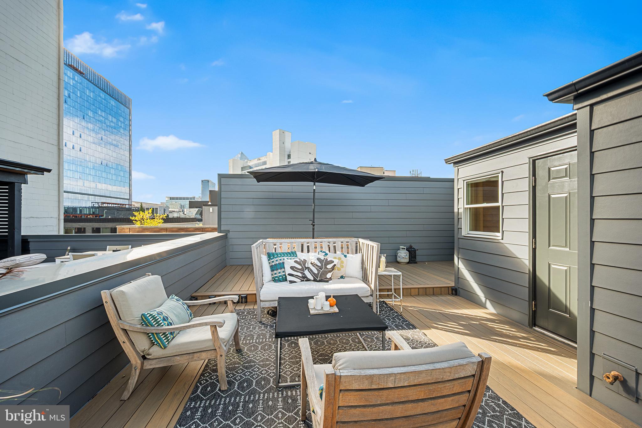 LOGAN SQUARE - Residential