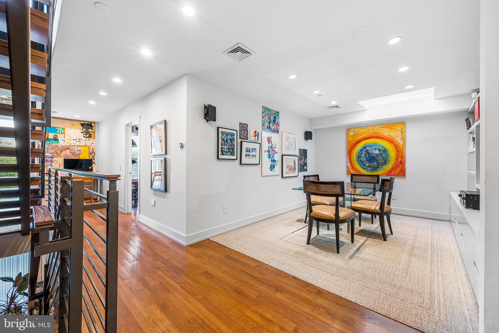 LOGAN SQUARE - Residential