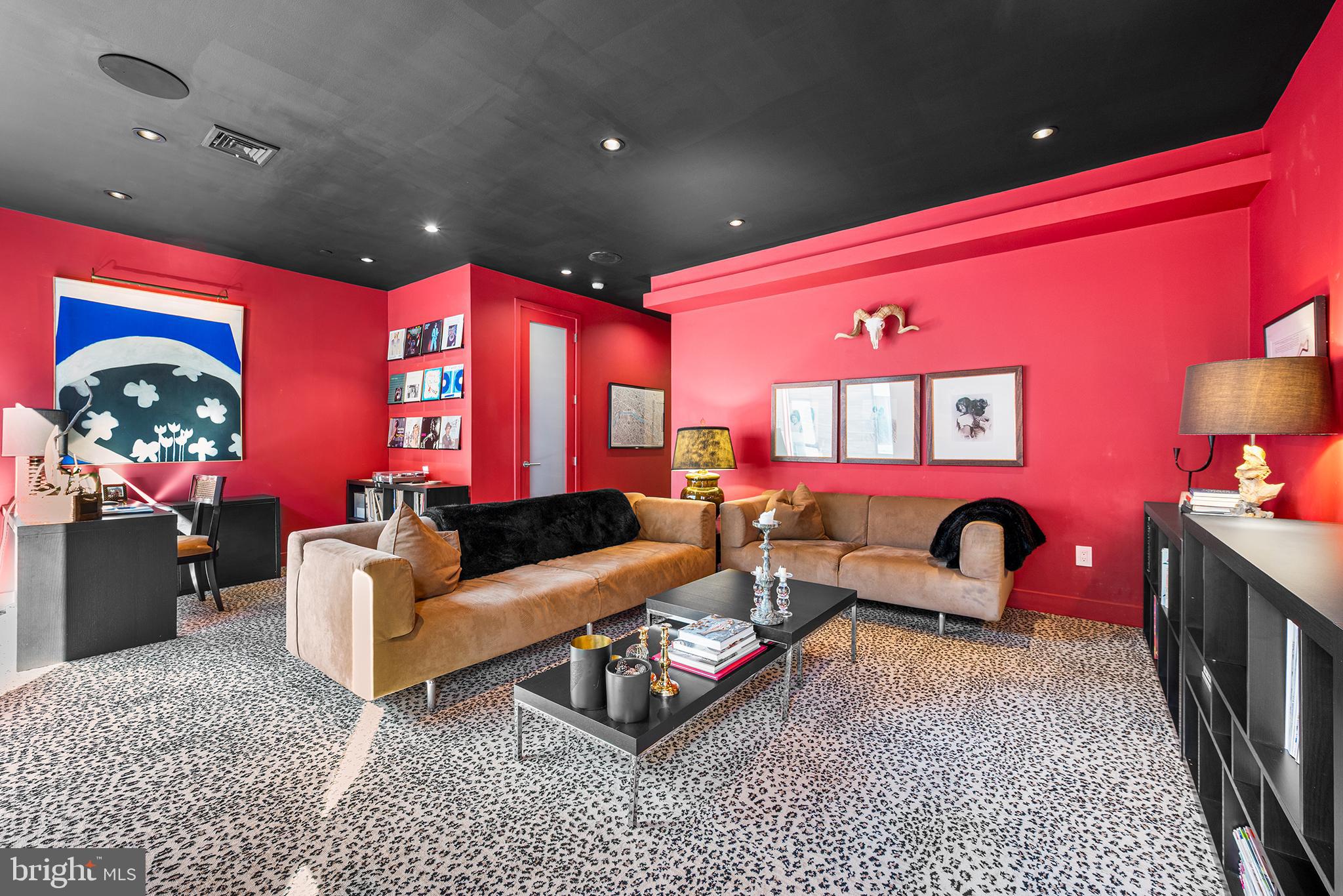 LOGAN SQUARE - Residential