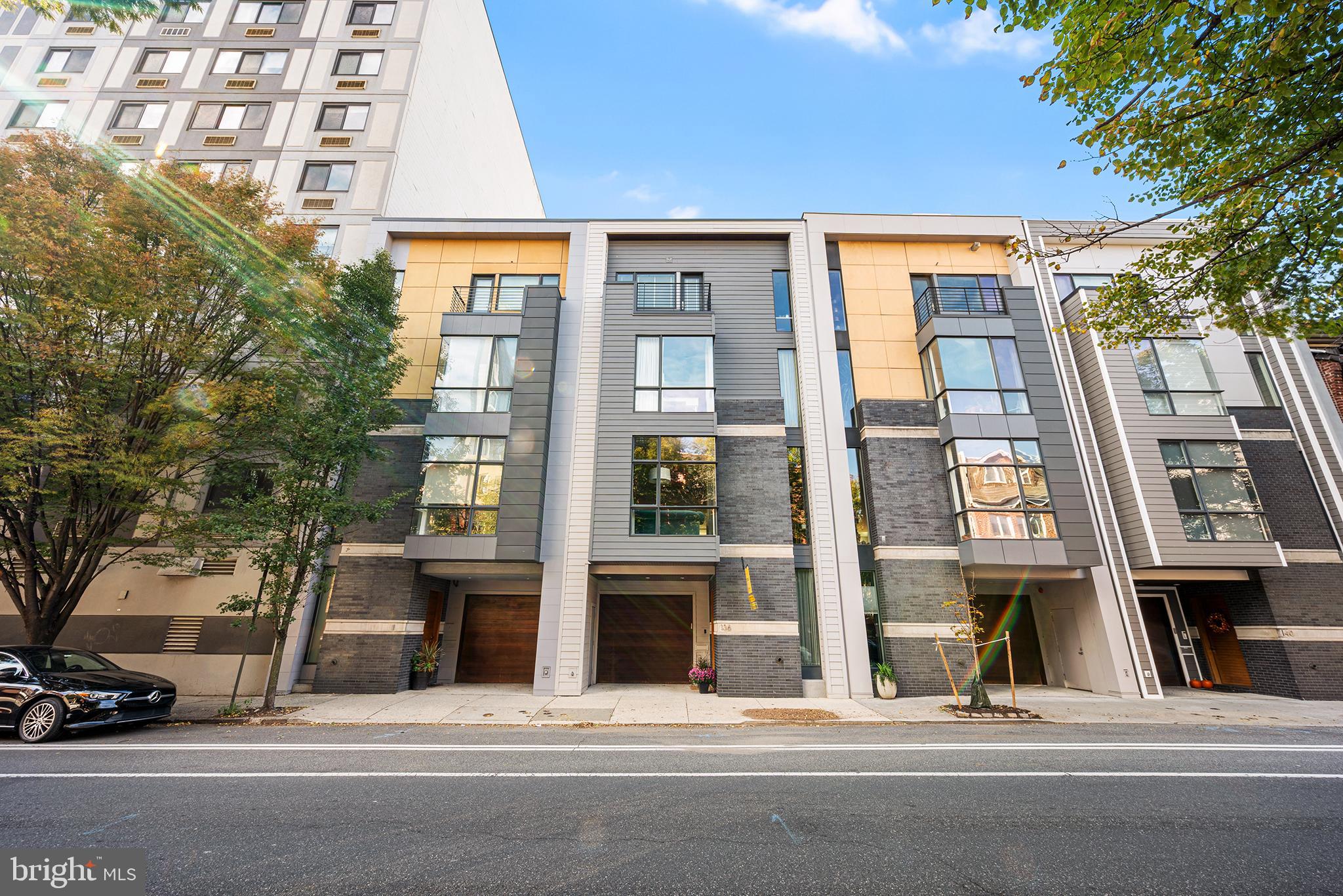 LOGAN SQUARE - Residential