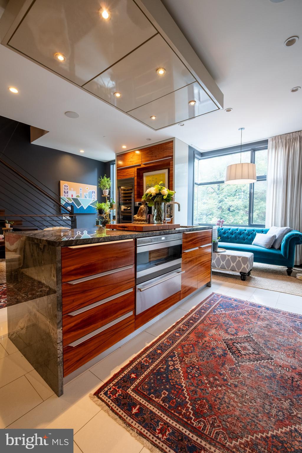 LOGAN SQUARE - Residential