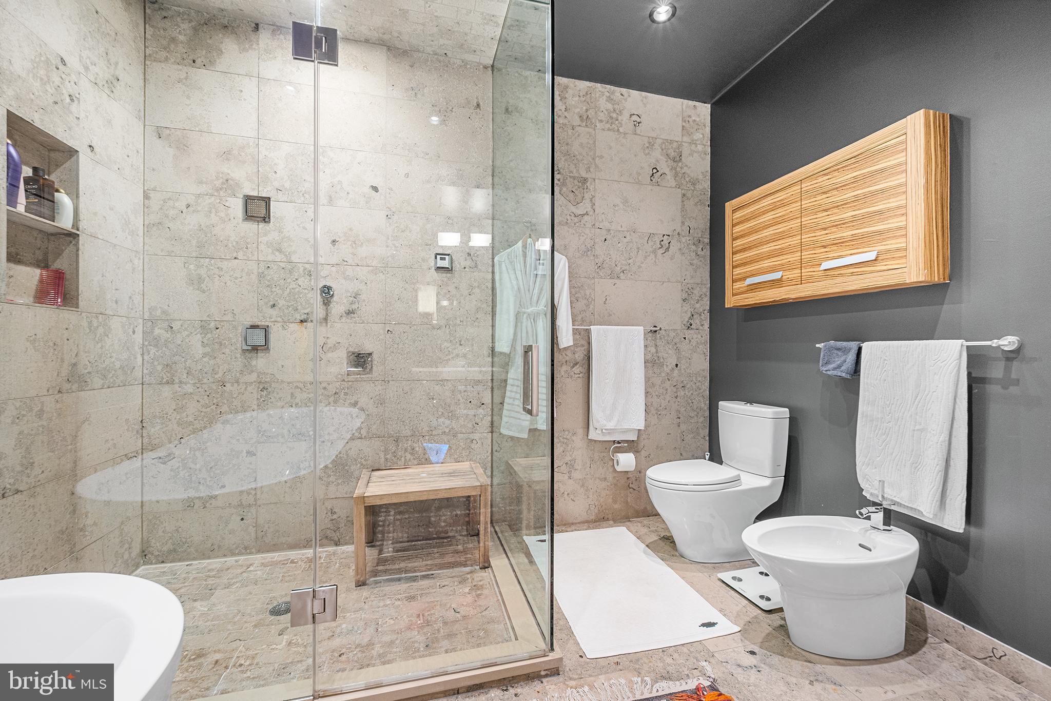 LOGAN SQUARE - Residential