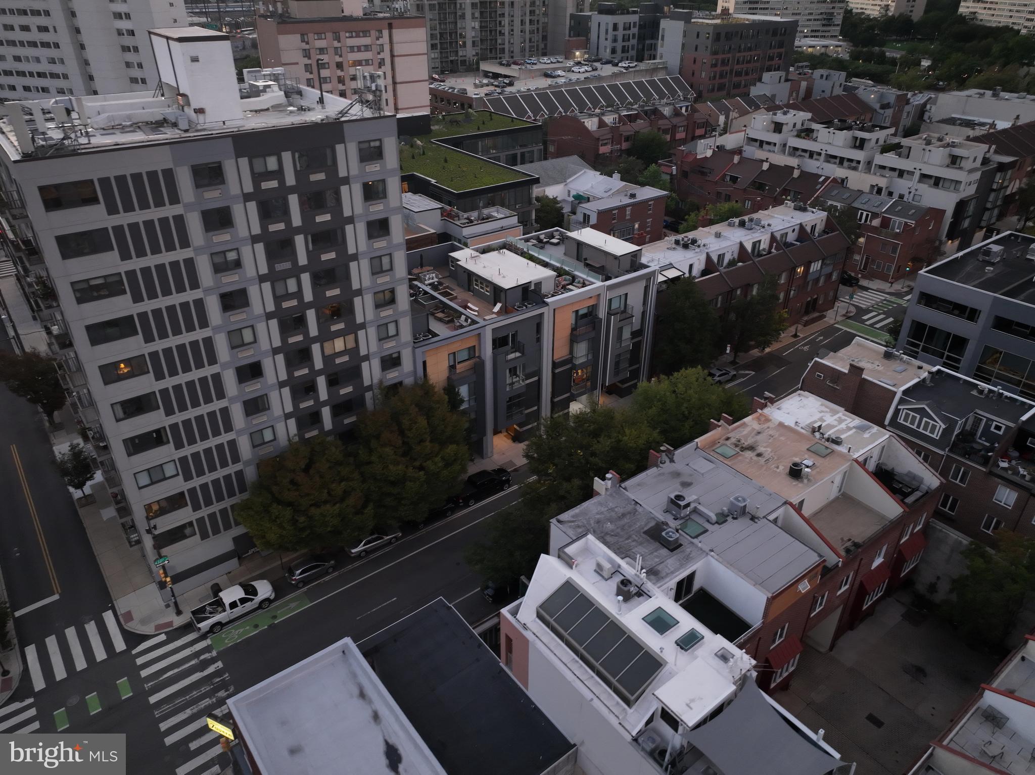 LOGAN SQUARE - Residential