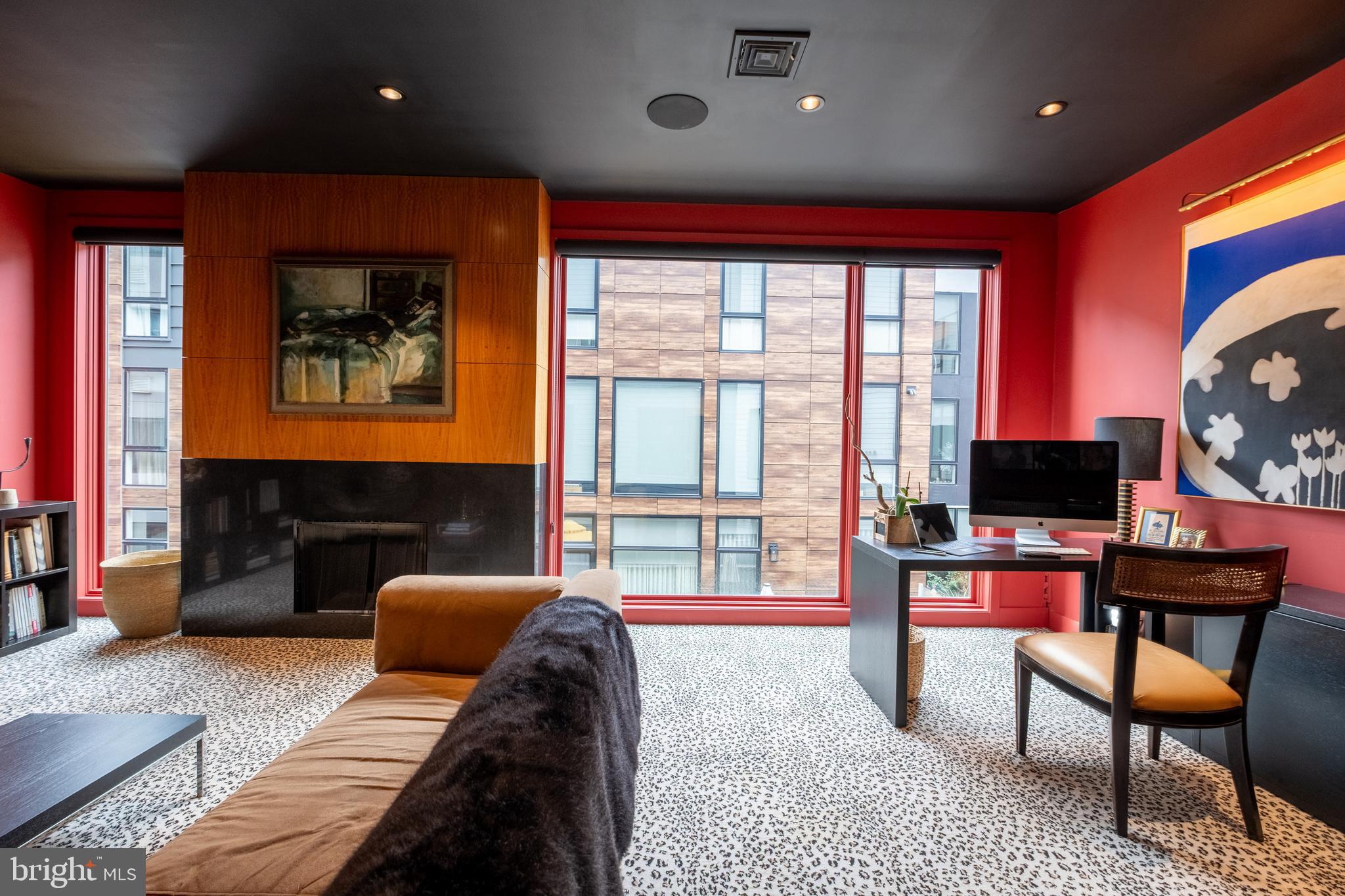 LOGAN SQUARE - Residential