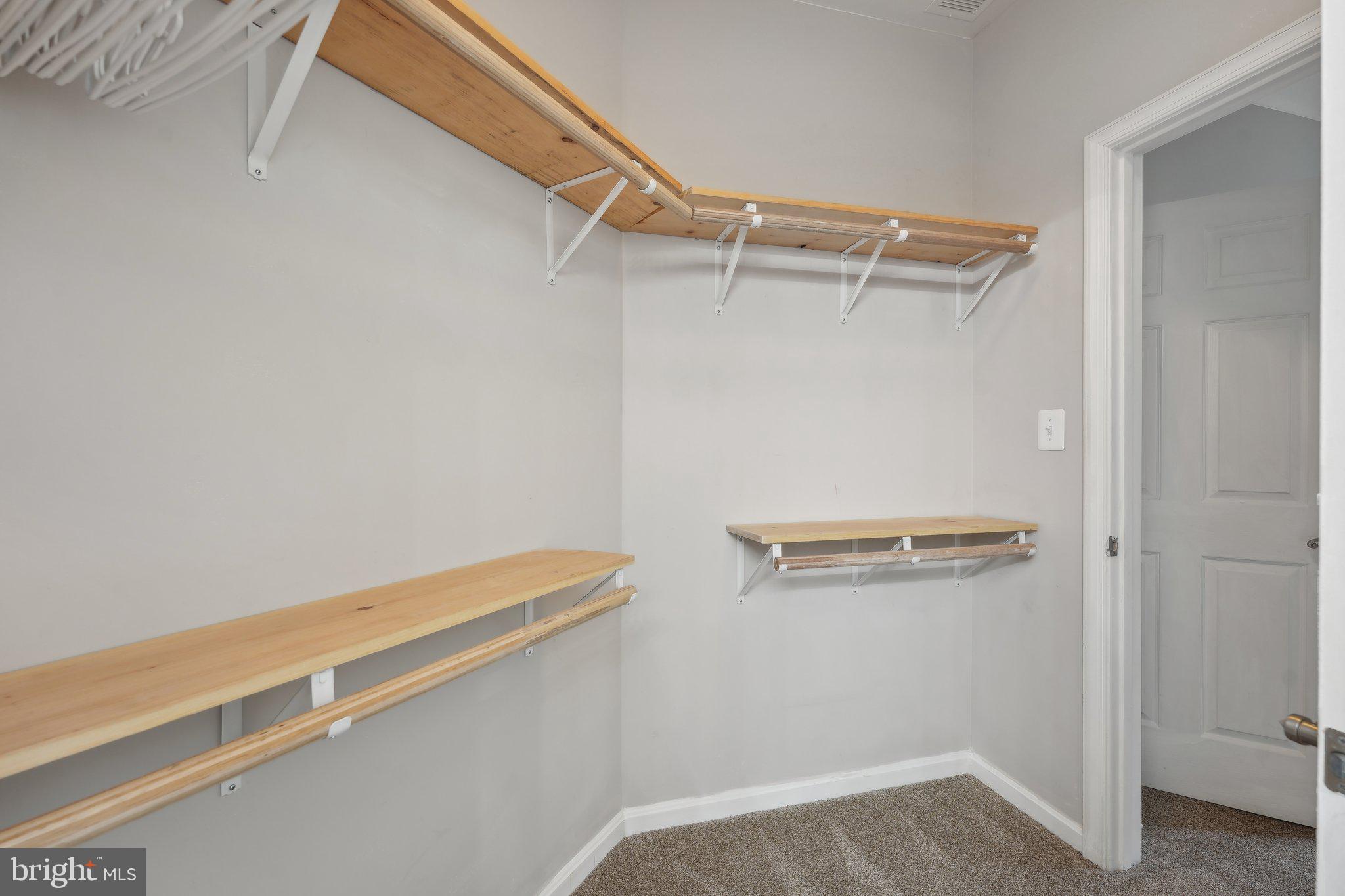 COMMONS ON POTOMAC SQUARE - Residential Lease