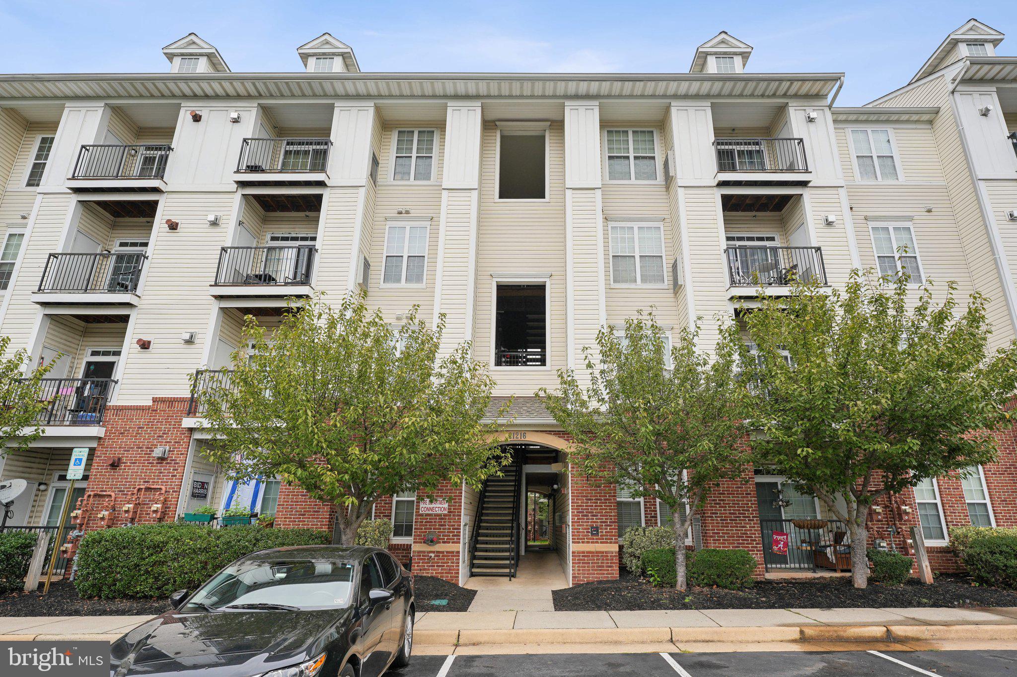 COMMONS ON POTOMAC SQUARE - Residential Lease