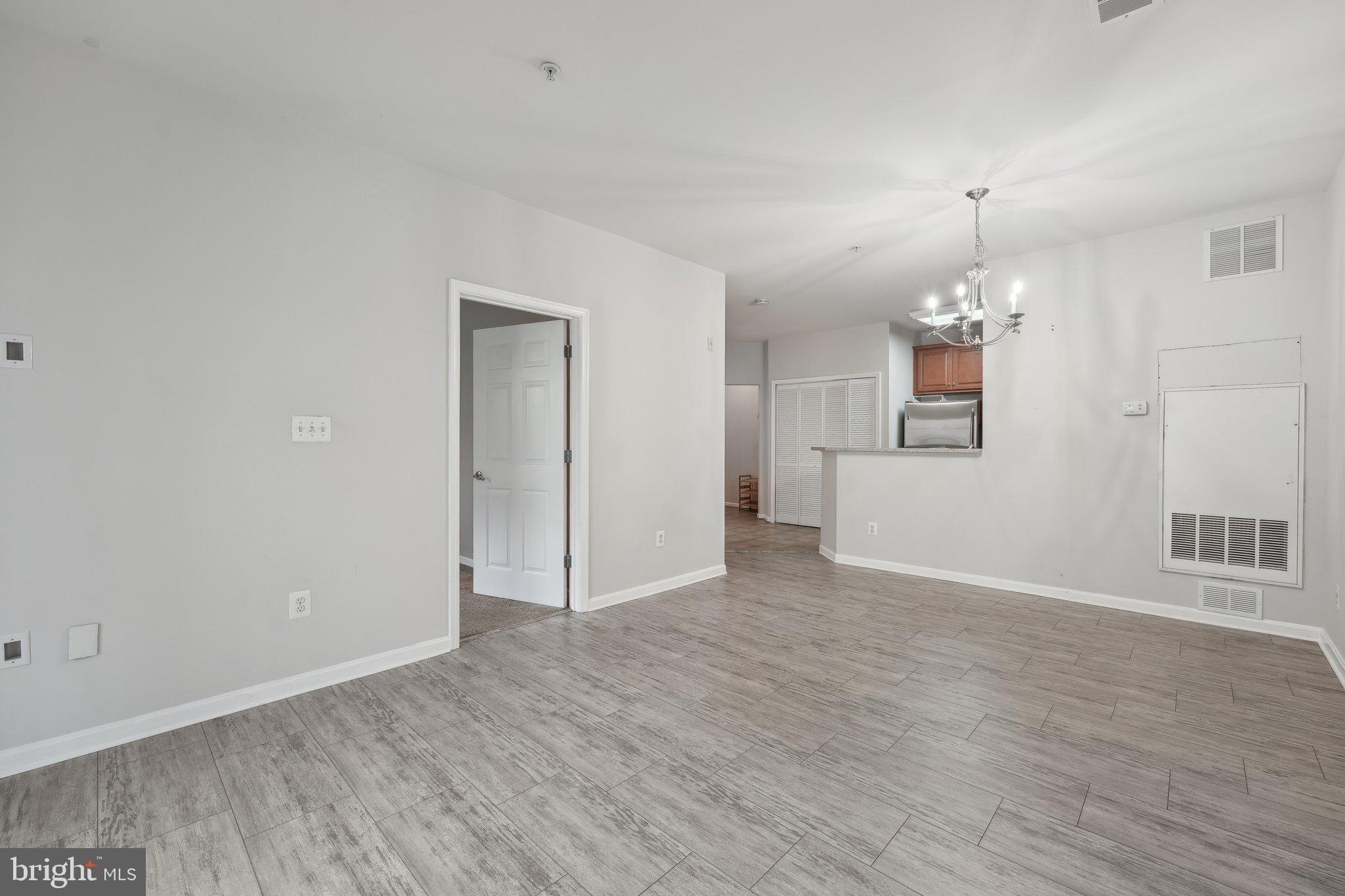 COMMONS ON POTOMAC SQUARE - Residential Lease