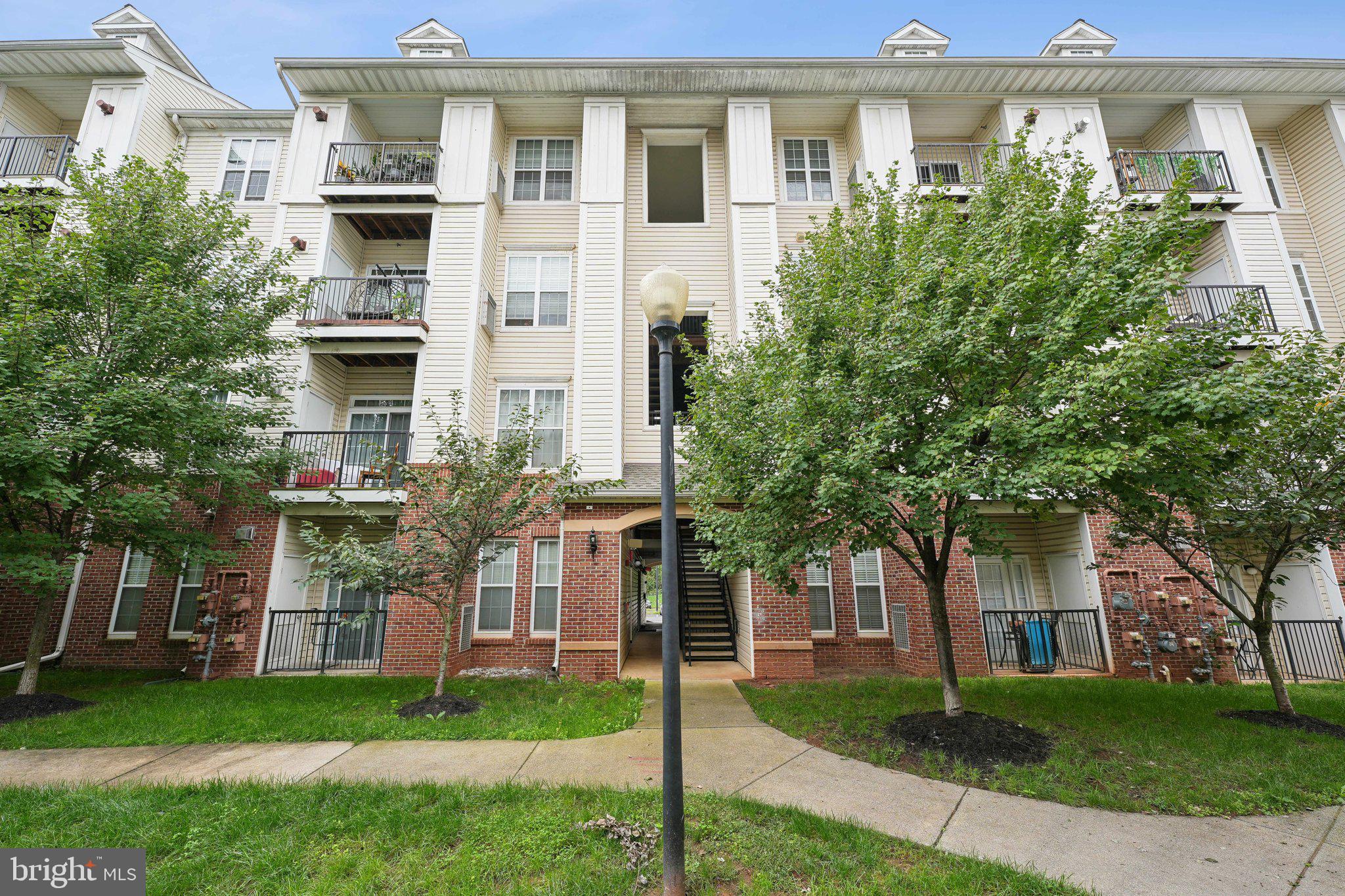 COMMONS ON POTOMAC SQUARE - Residential Lease
