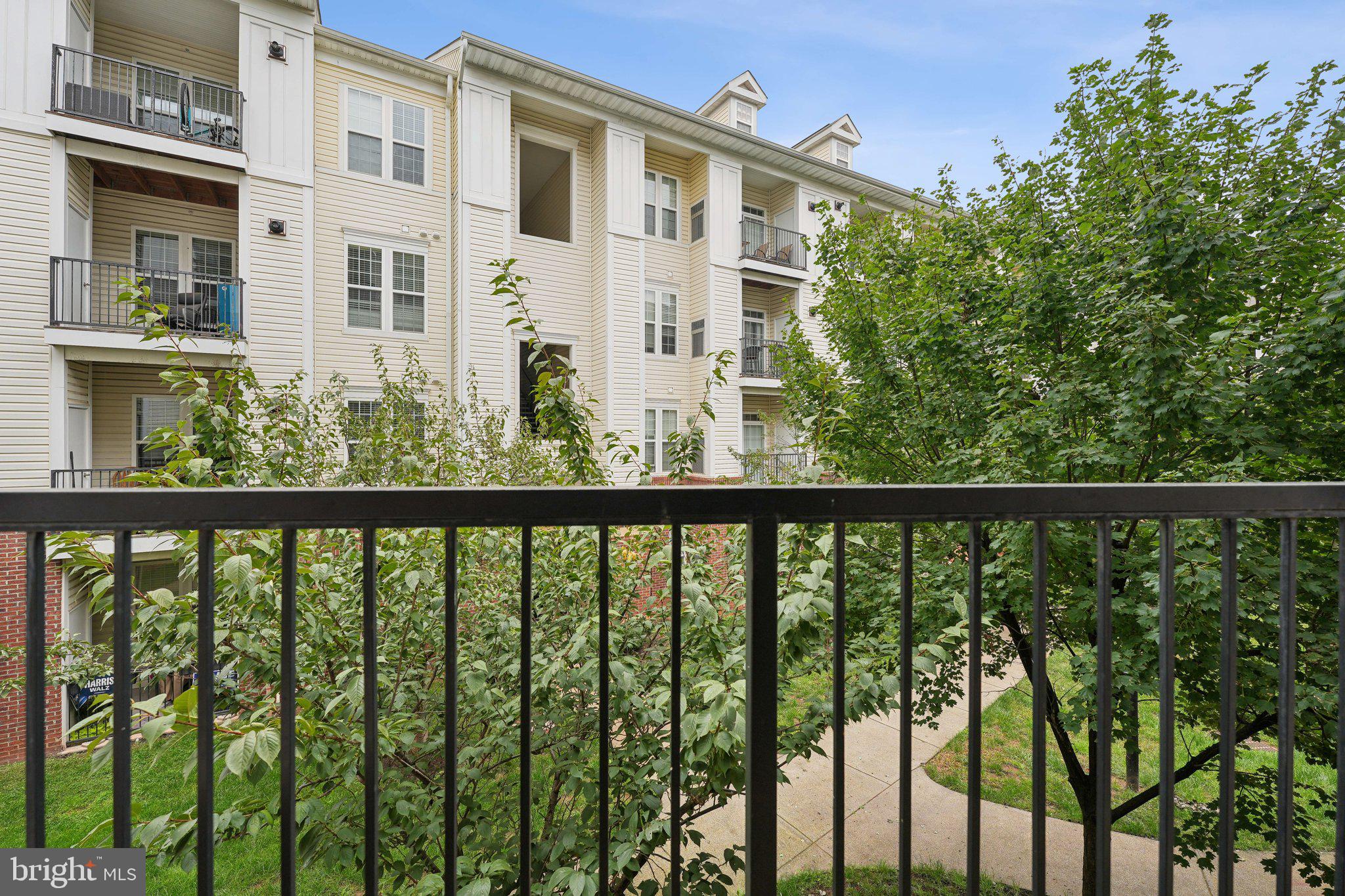 COMMONS ON POTOMAC SQUARE - Residential Lease