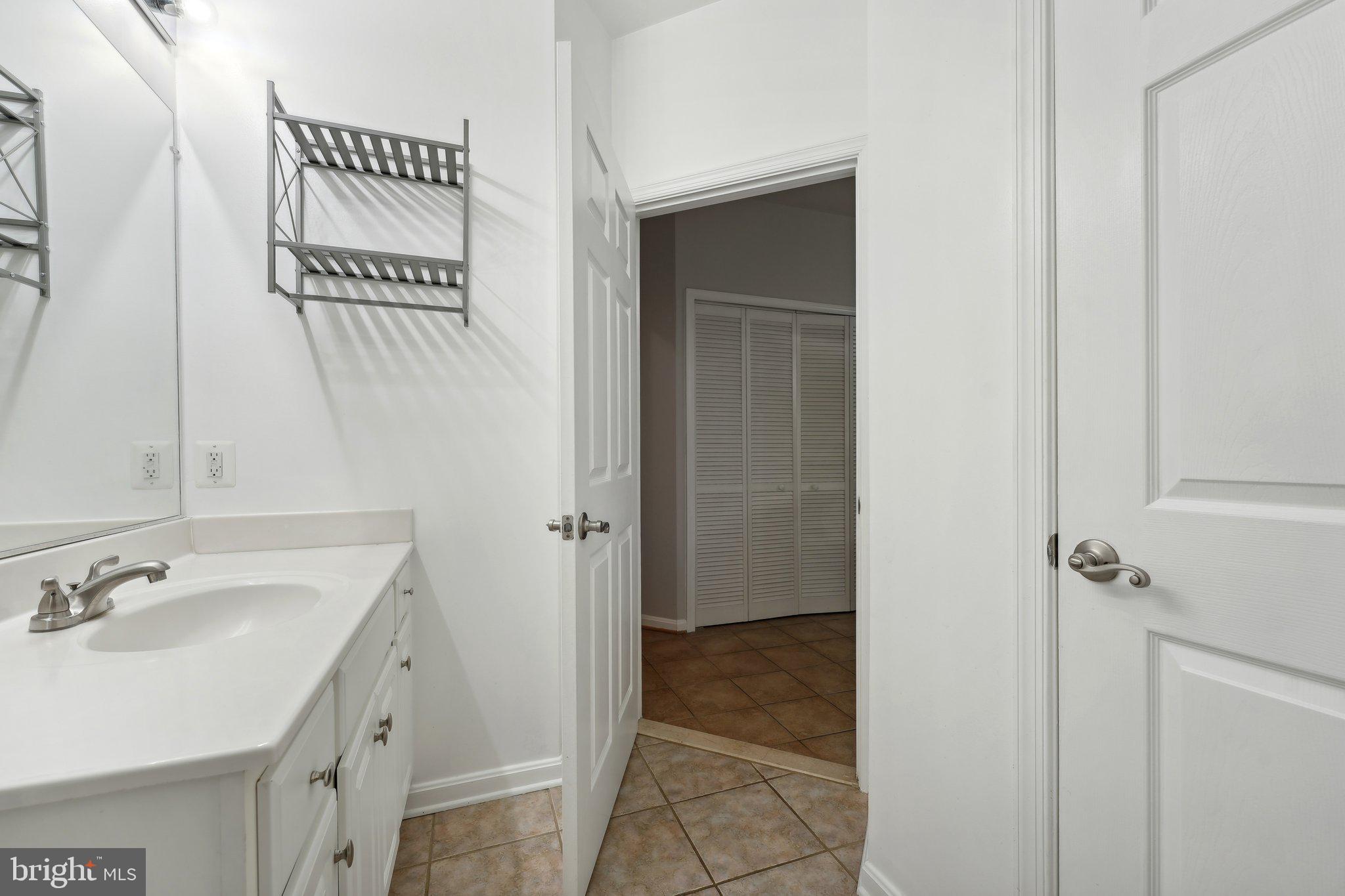 COMMONS ON POTOMAC SQUARE - Residential Lease