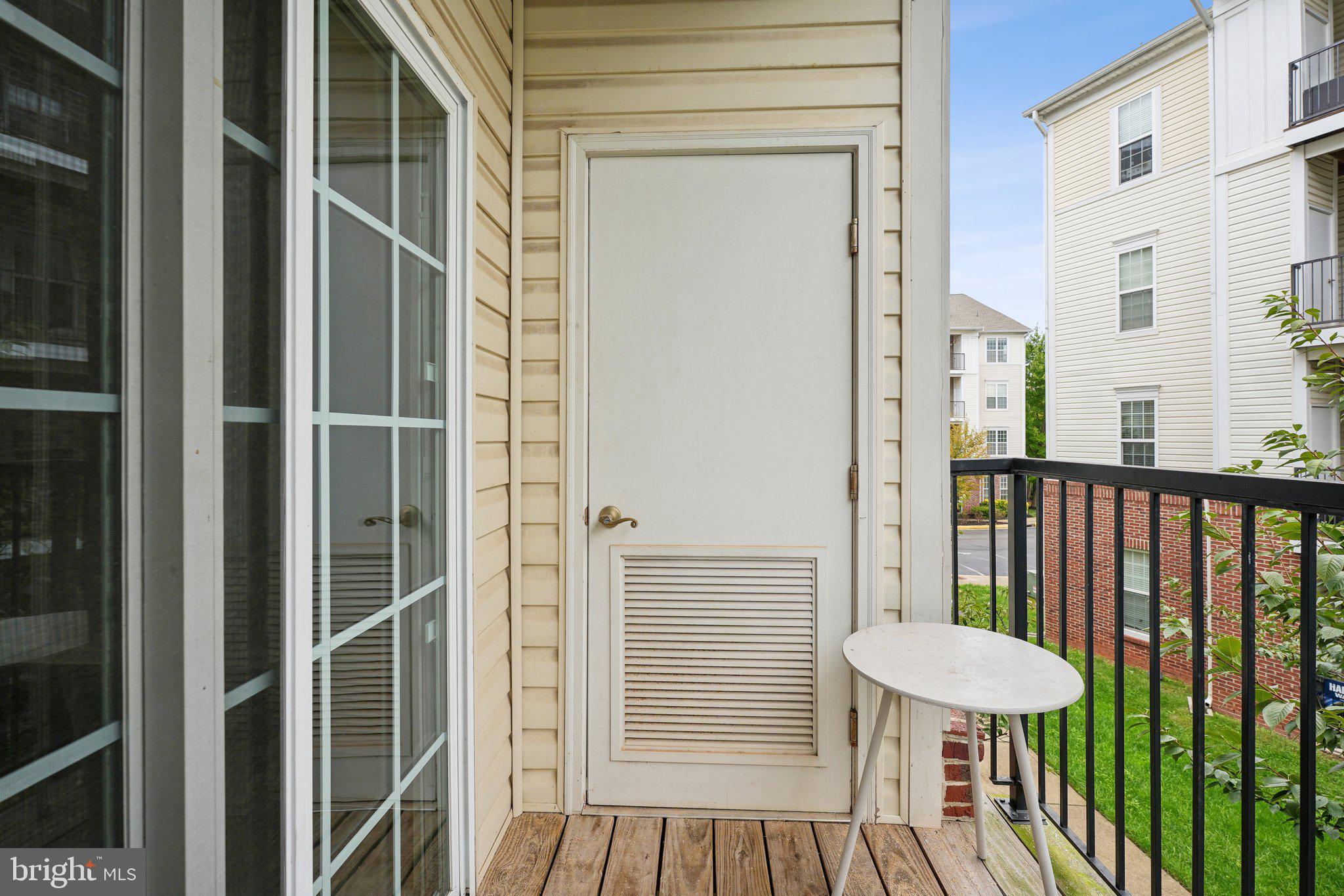 COMMONS ON POTOMAC SQUARE - Residential Lease