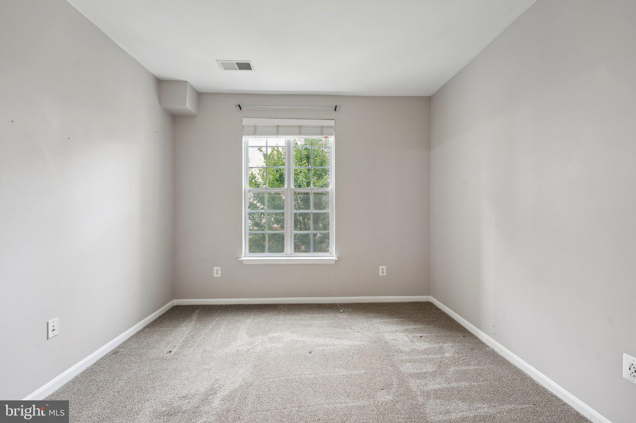 COMMONS ON POTOMAC SQUARE - Residential Lease