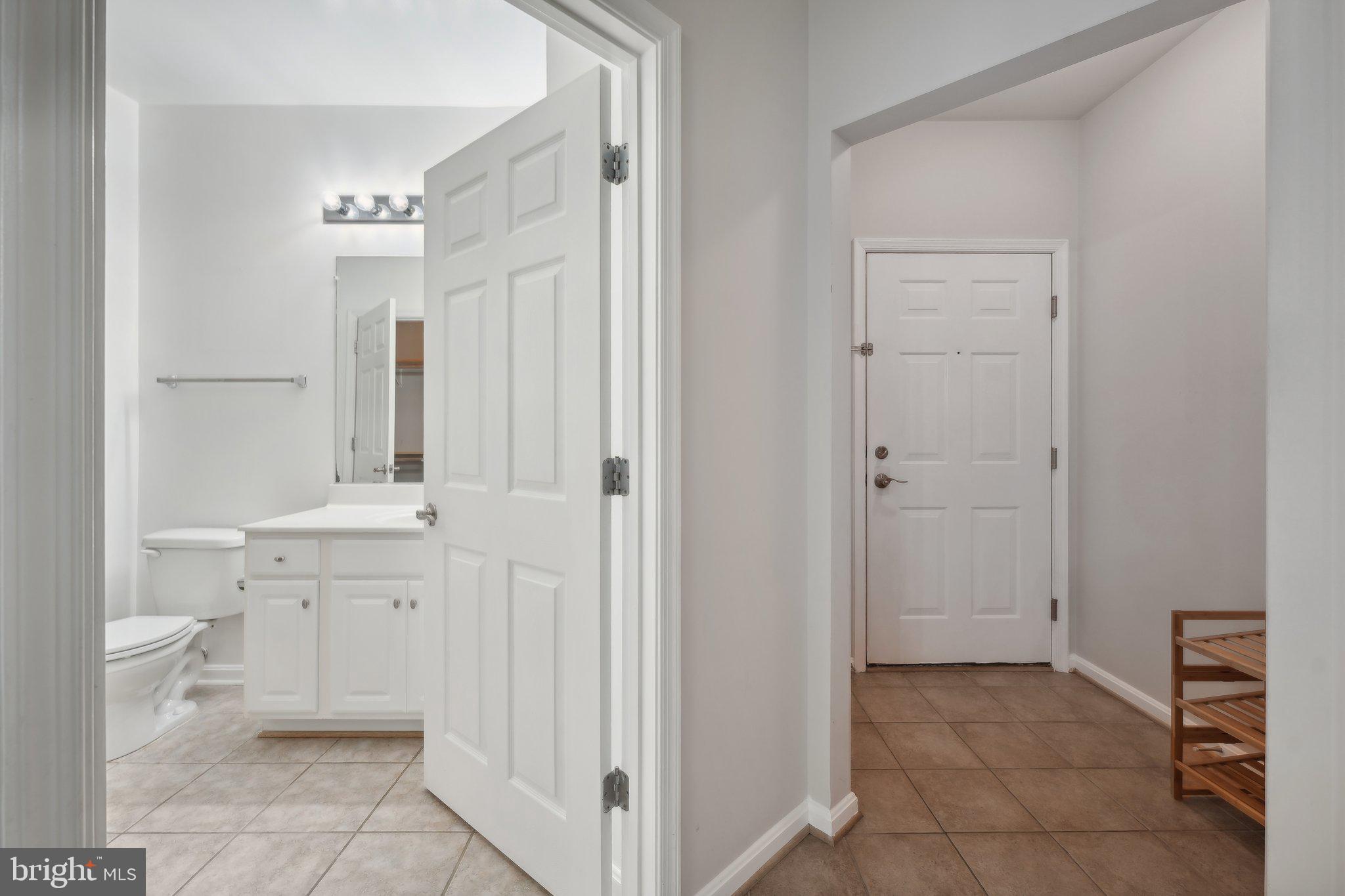 COMMONS ON POTOMAC SQUARE - Residential Lease