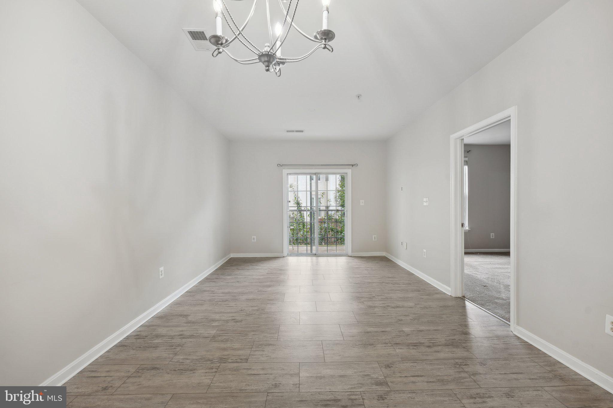 COMMONS ON POTOMAC SQUARE - Residential Lease