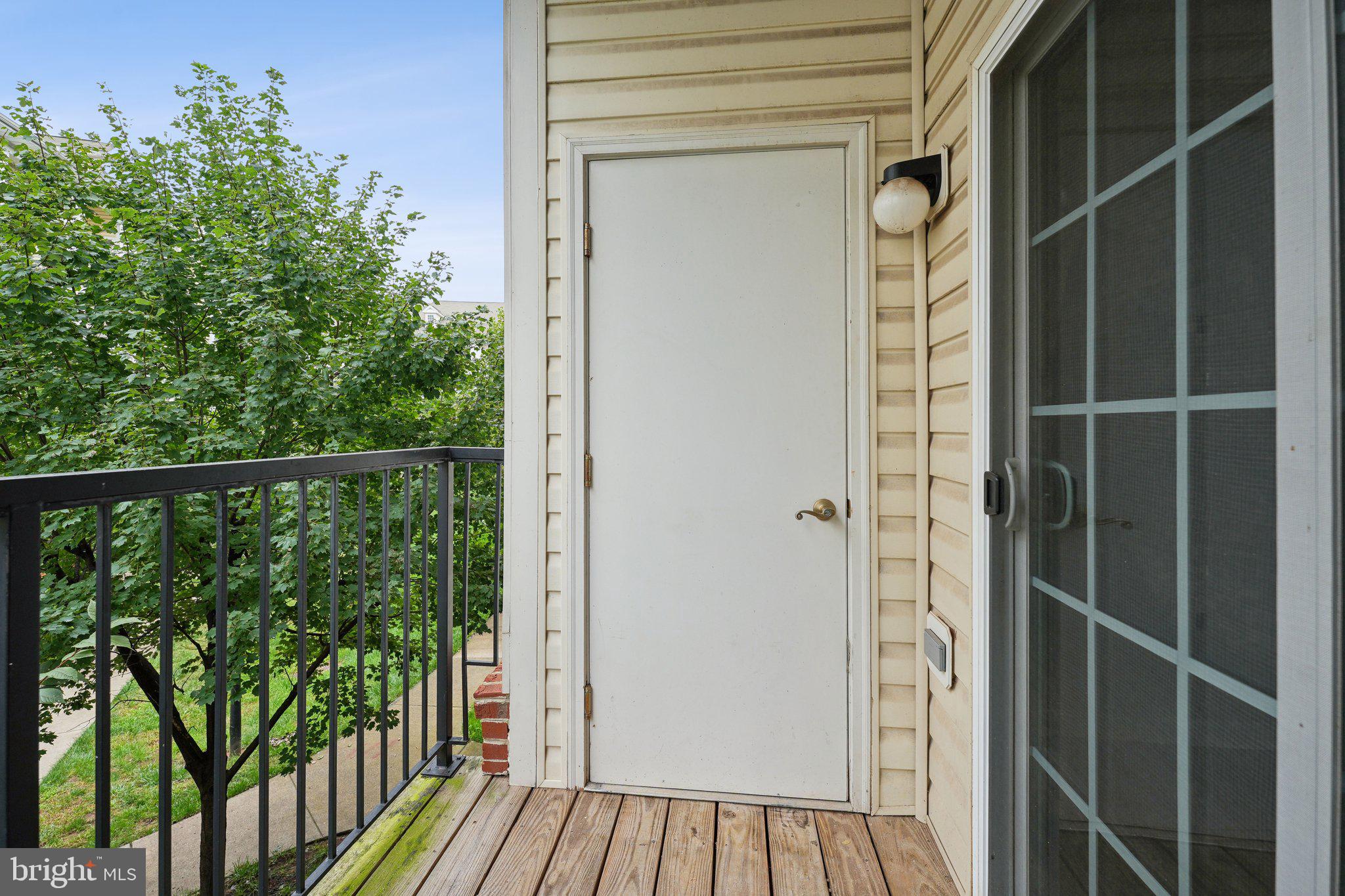 COMMONS ON POTOMAC SQUARE - Residential Lease