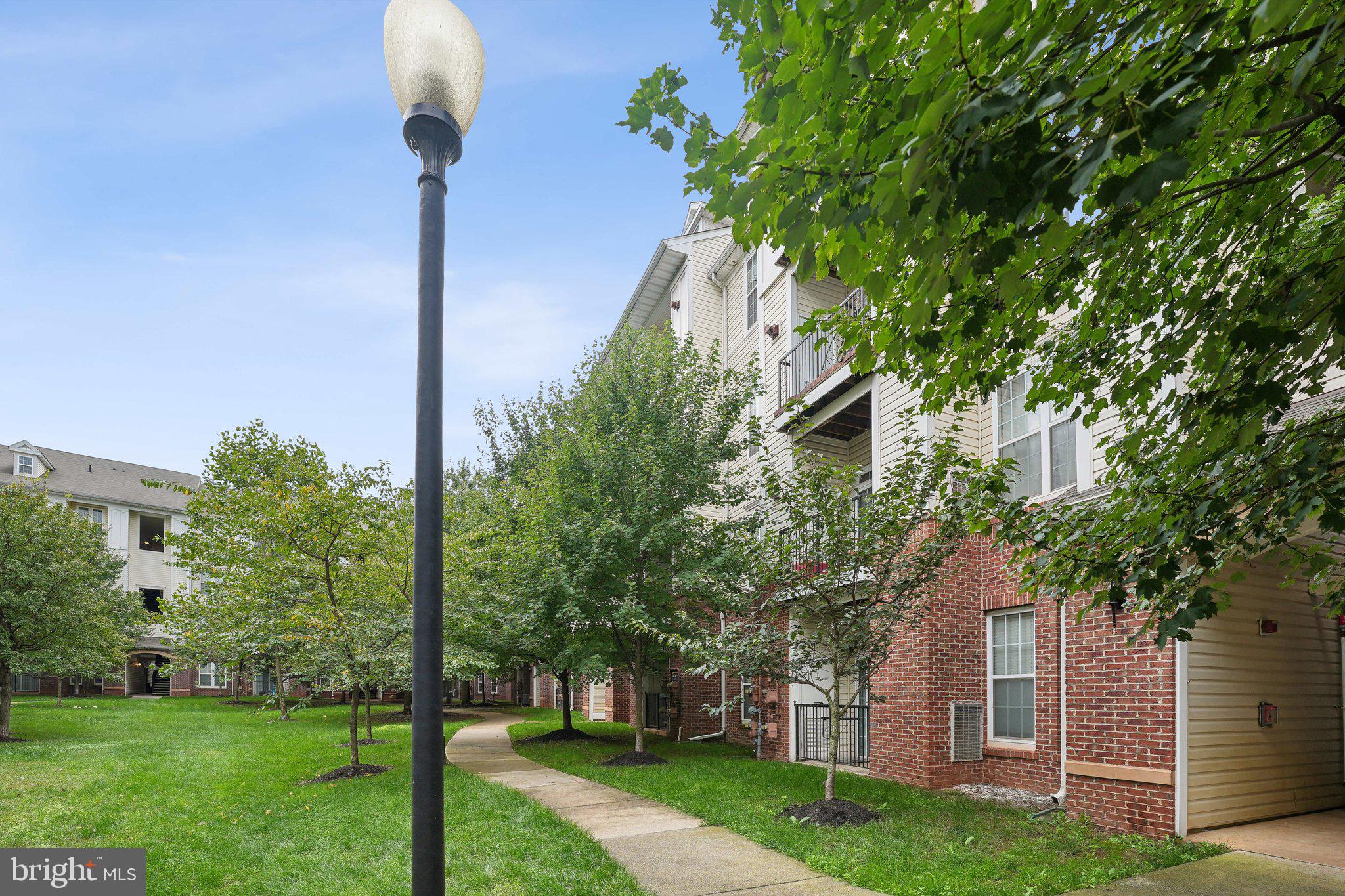 COMMONS ON POTOMAC SQUARE - Residential Lease