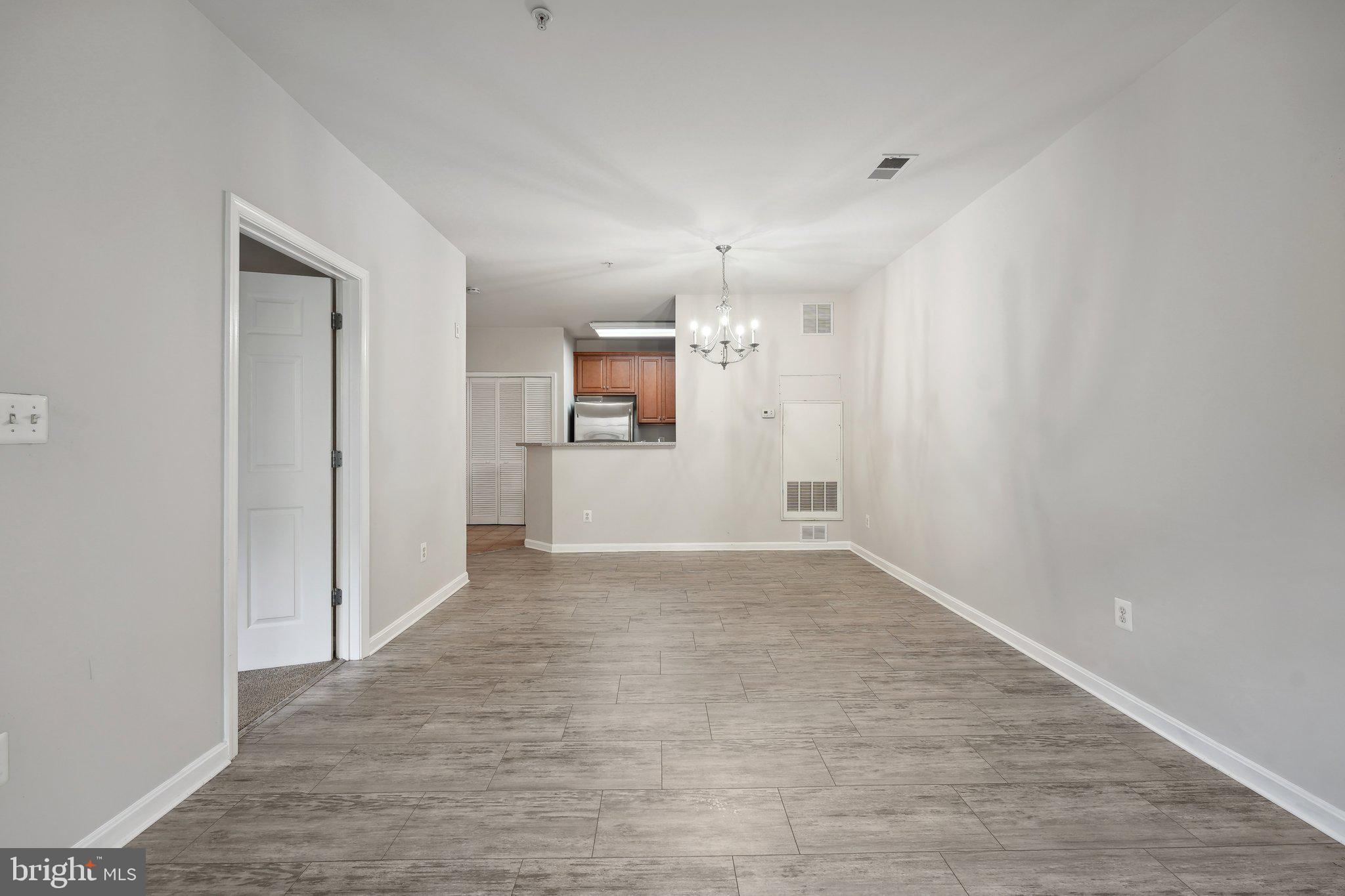 COMMONS ON POTOMAC SQUARE - Residential Lease