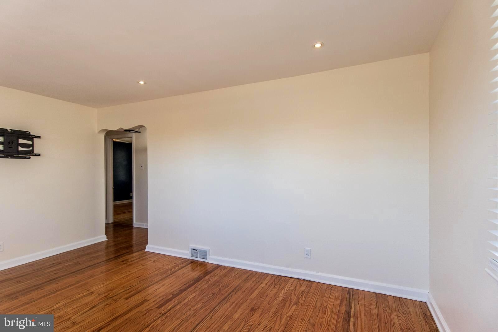 FOX CHASE - Residential