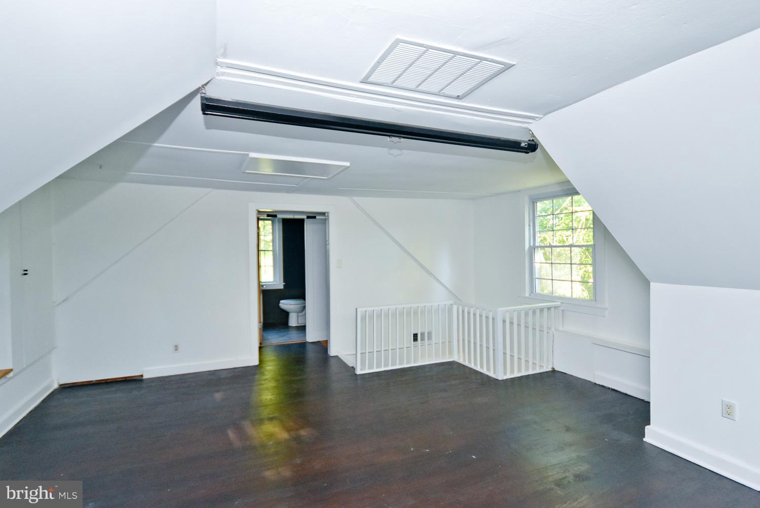 CHARLTON HEIGHTS - Residential