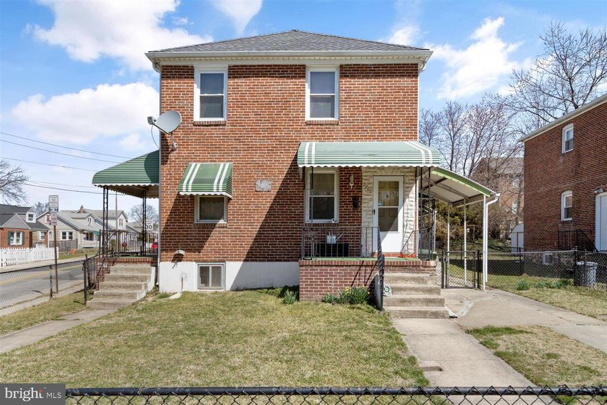 *****Sold As Is ***  2 Units!   Main Floor Unit With Kitchenette/Living Room/Dining Area/2 Bedrooms/1 Full Bathroom/ Basement  Upper Level Unit s Kitchenette/Living Room/Dining Area2 Bed/1 Full Bath/Living Room / Dining Room/Kitchenette