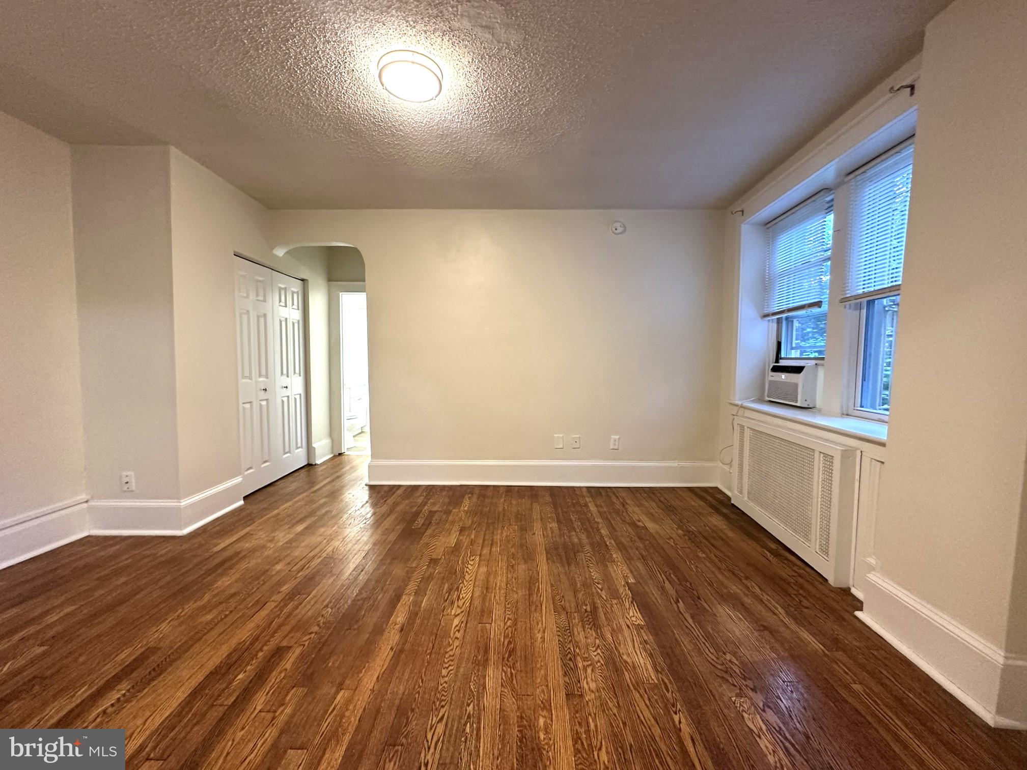 2809 W QUEEN LANE 00 310
