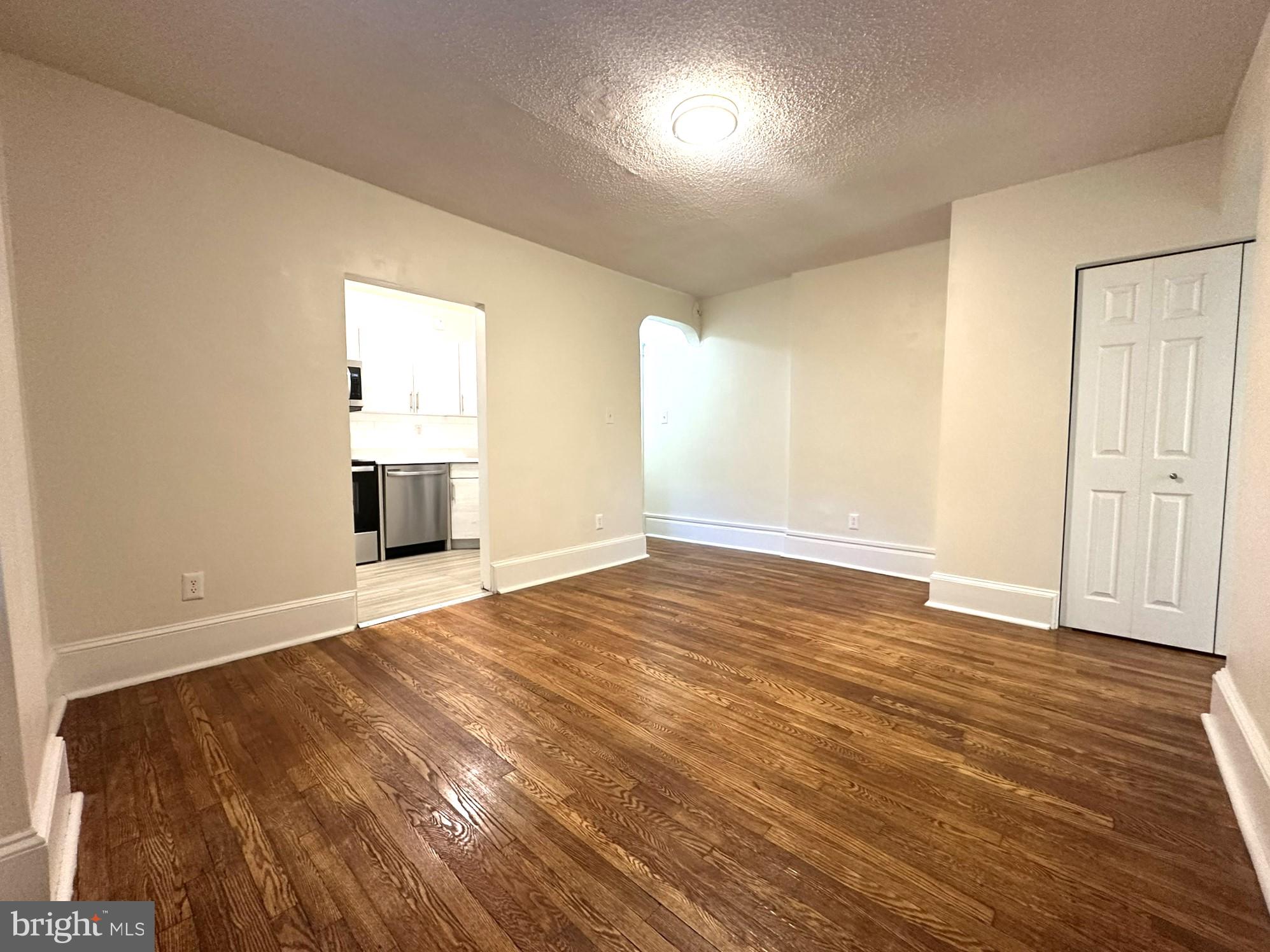 2809 W QUEEN LANE 00 310