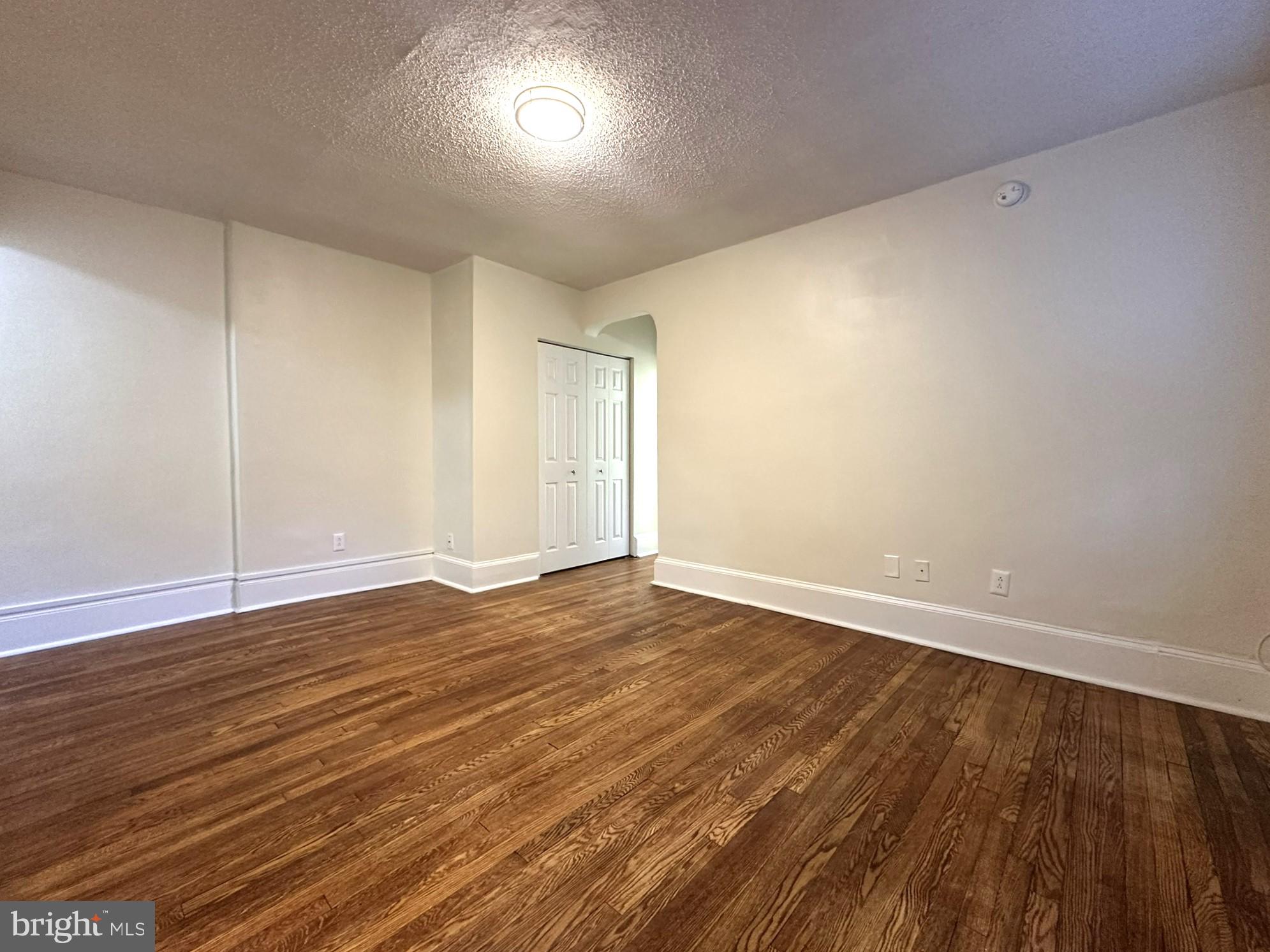 2809 W QUEEN LANE 00 310