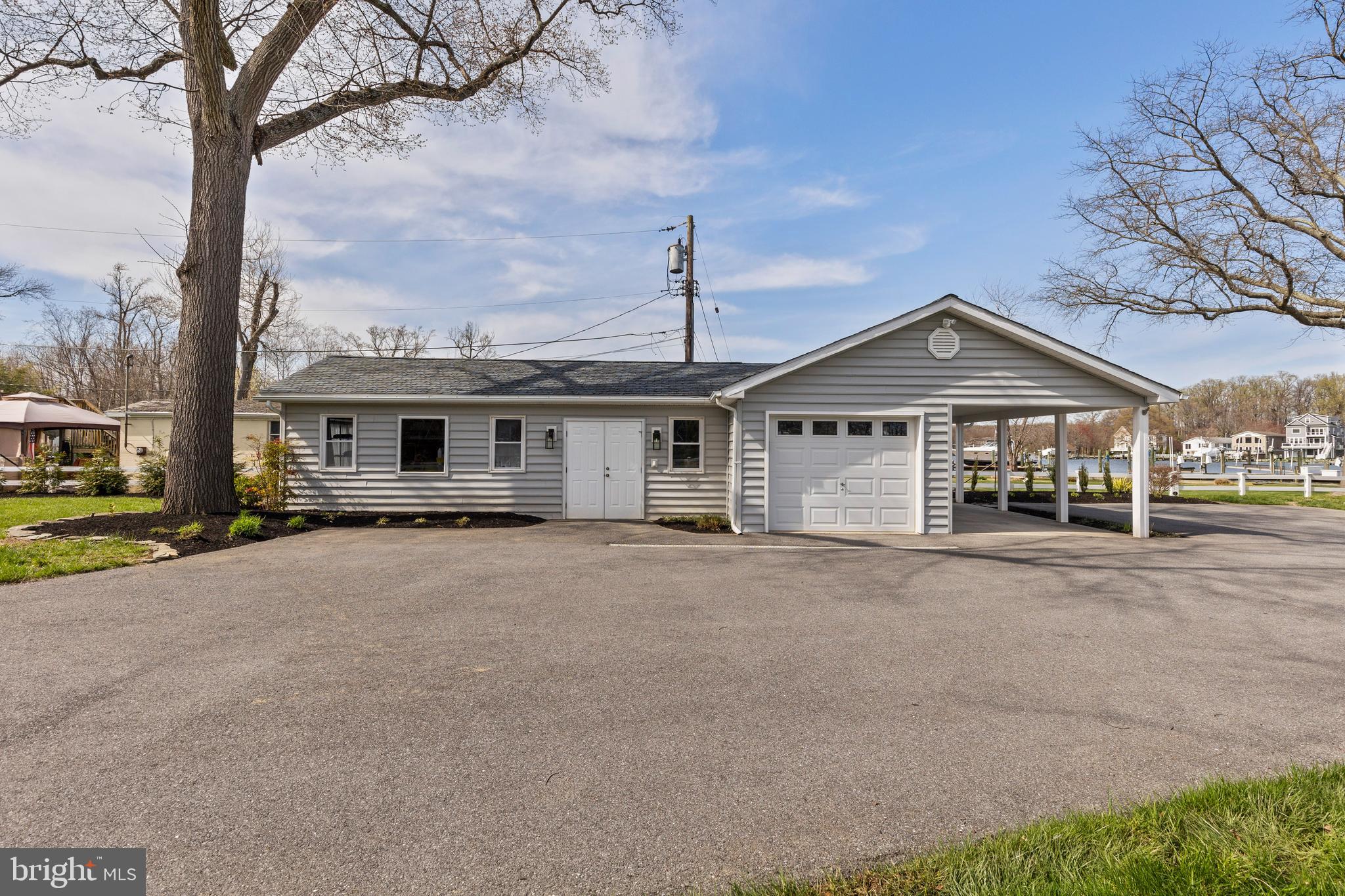 SENECA HARBOR - Residential