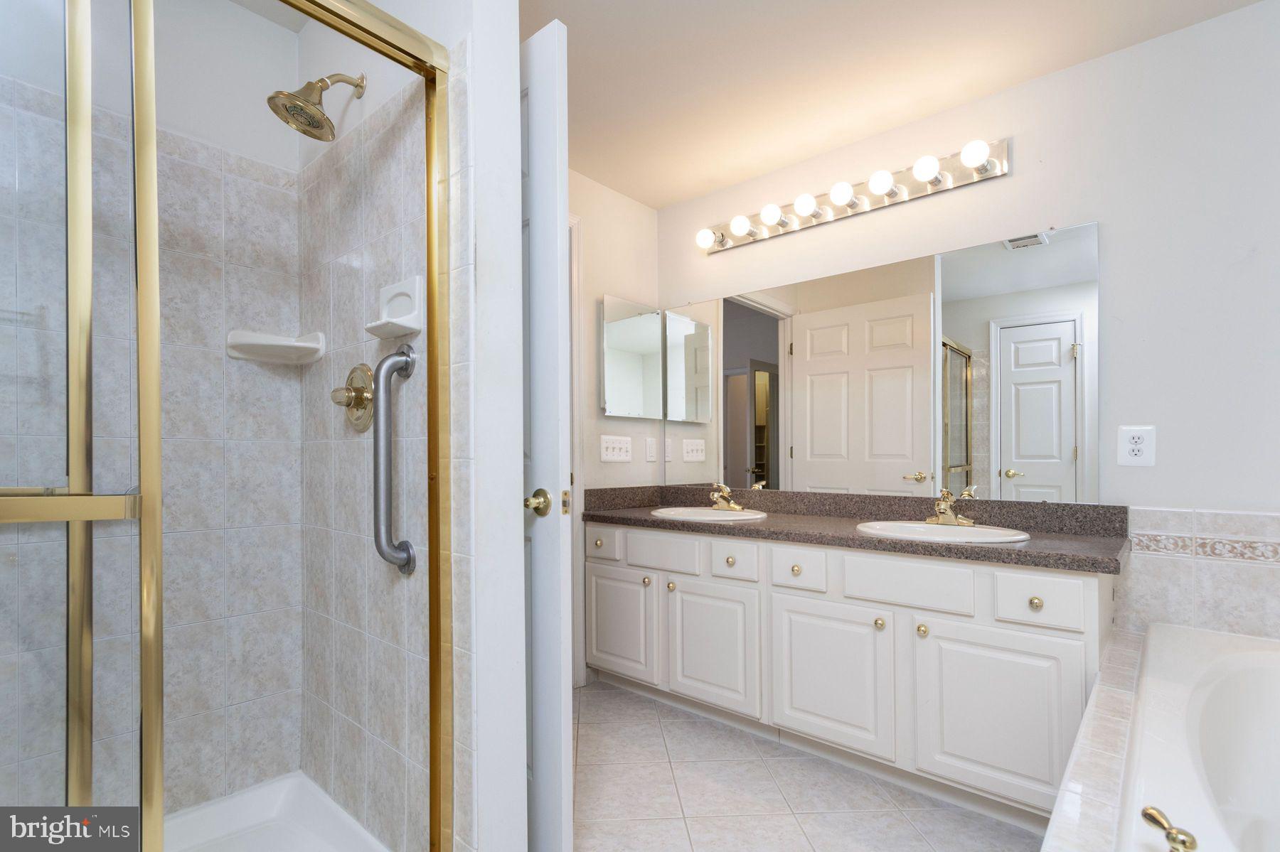 HERITAGE CR ESTS - Residential