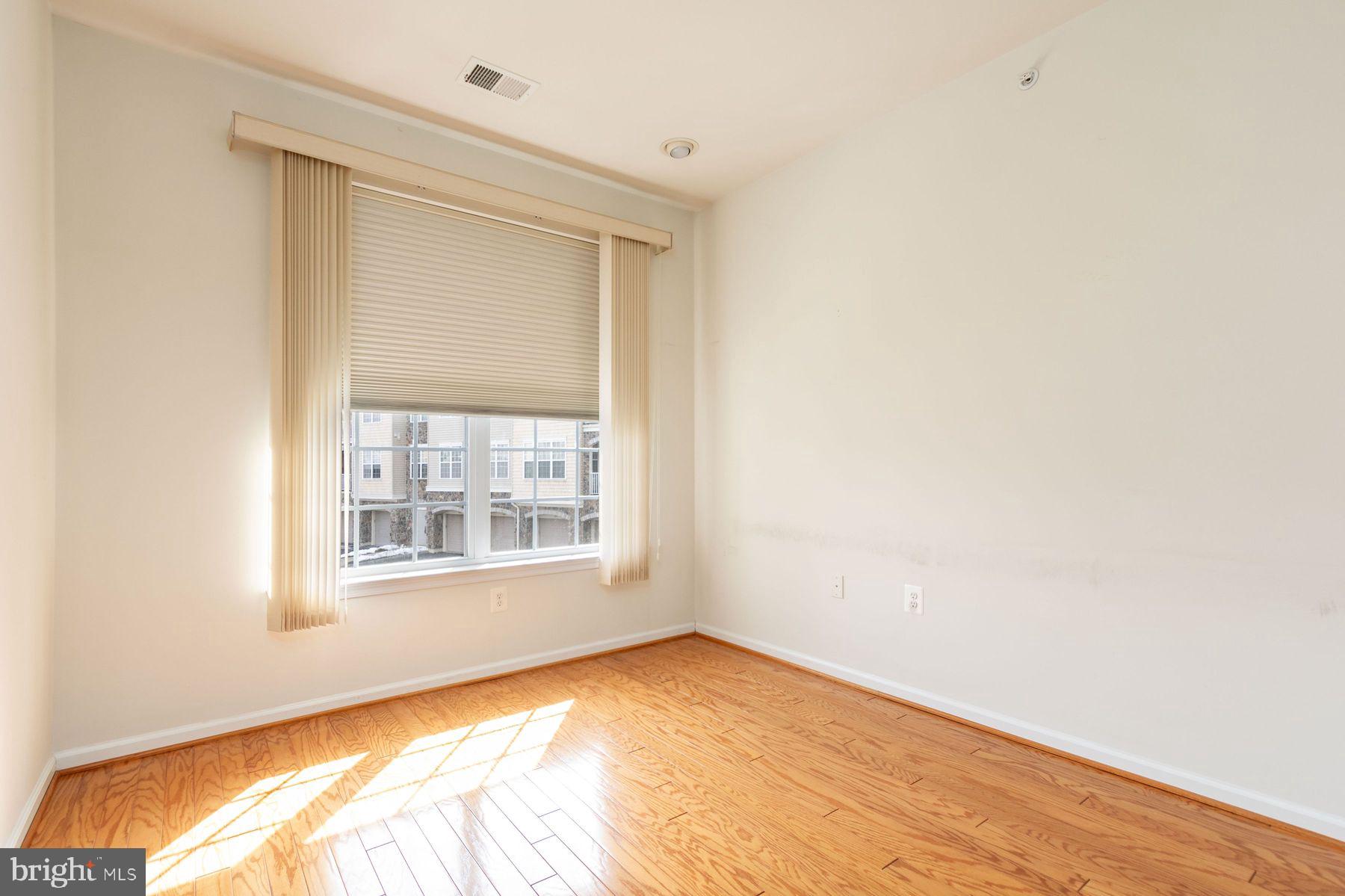 HERITAGE CR ESTS - Residential