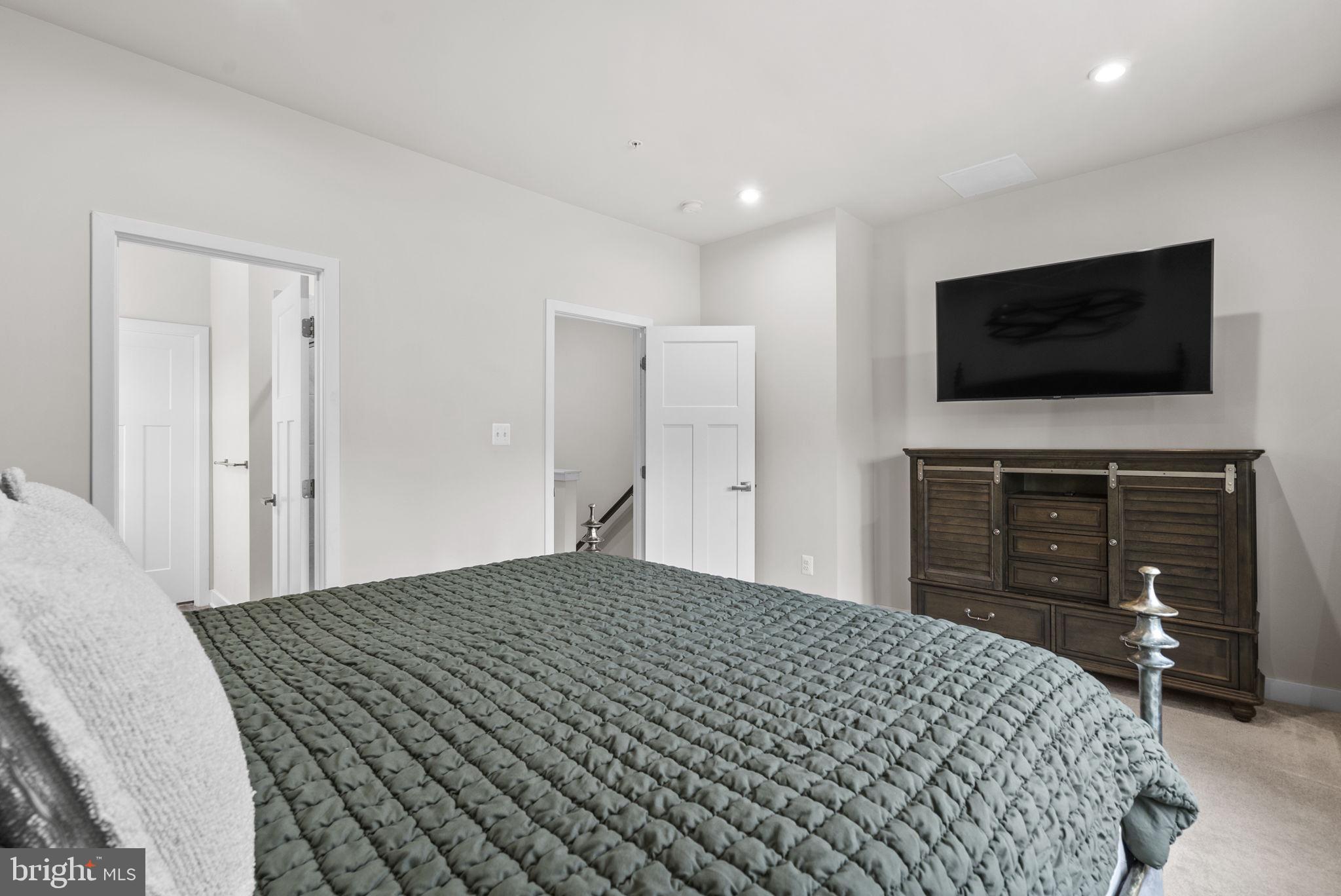 MONTGOMERY VILLAGE - Residential
