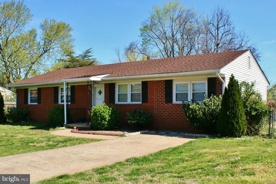This adorable 3 bedroom home located in the heart of the City of Manassas is only a short walk to old town's great restaurants and shopping. The recently updated bath and large bonus room, deck and large rear fenced yard for entertaining add to it's charm. Newer roof, newer HVAC and newer hot water heater add to it's value. One level living and no HOA.