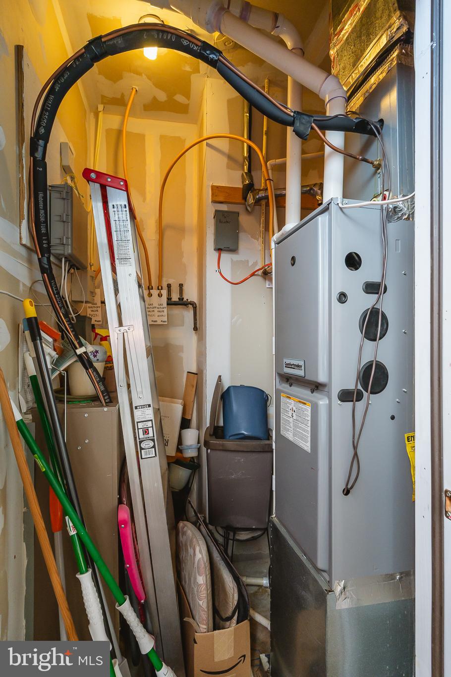 VILLAGE OF MILL RUN - Residential