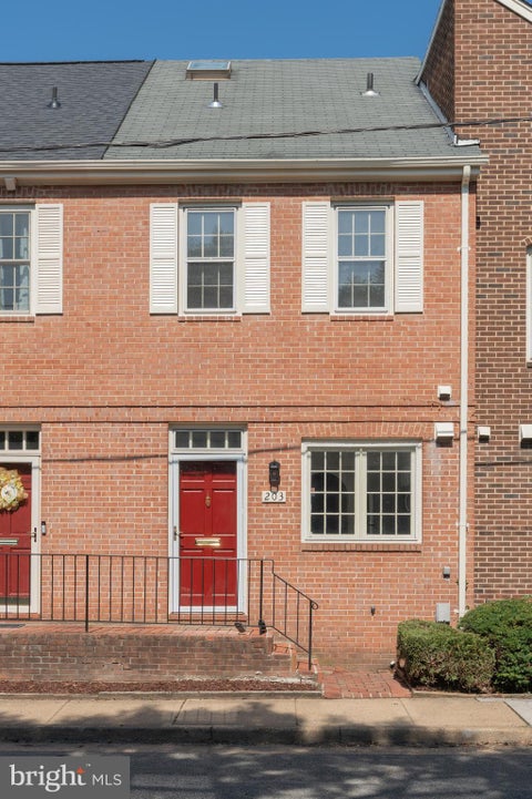 Photo of 203 S Payne Street, ALEXANDRIA, VA 22314 (MLS # VAAX2064474)