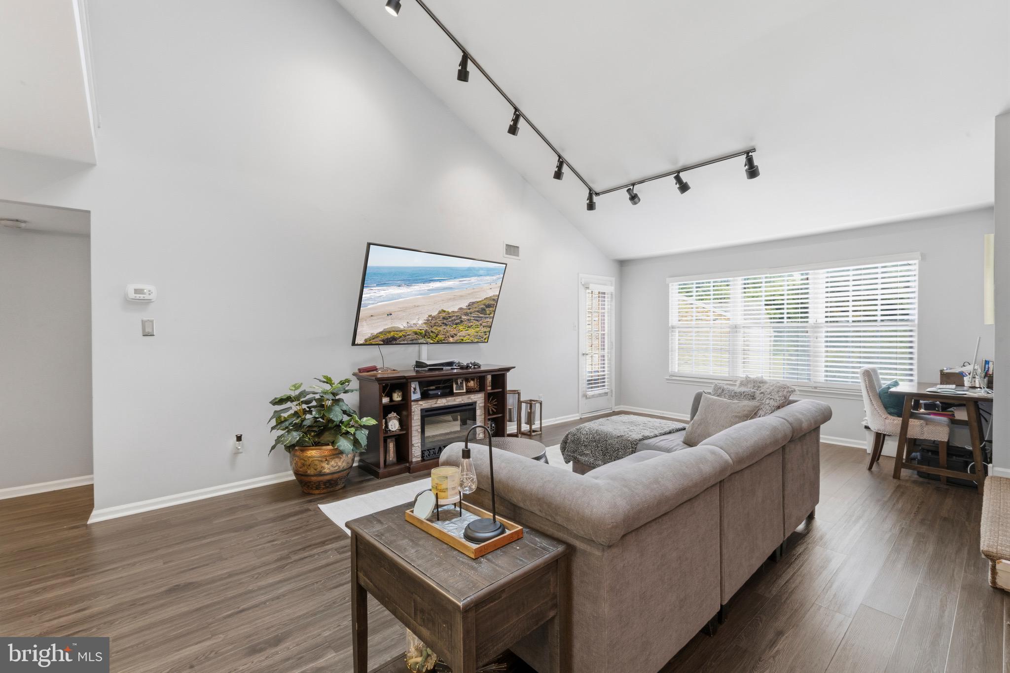 606 VALLEY GLEN ROAD CONDO 293