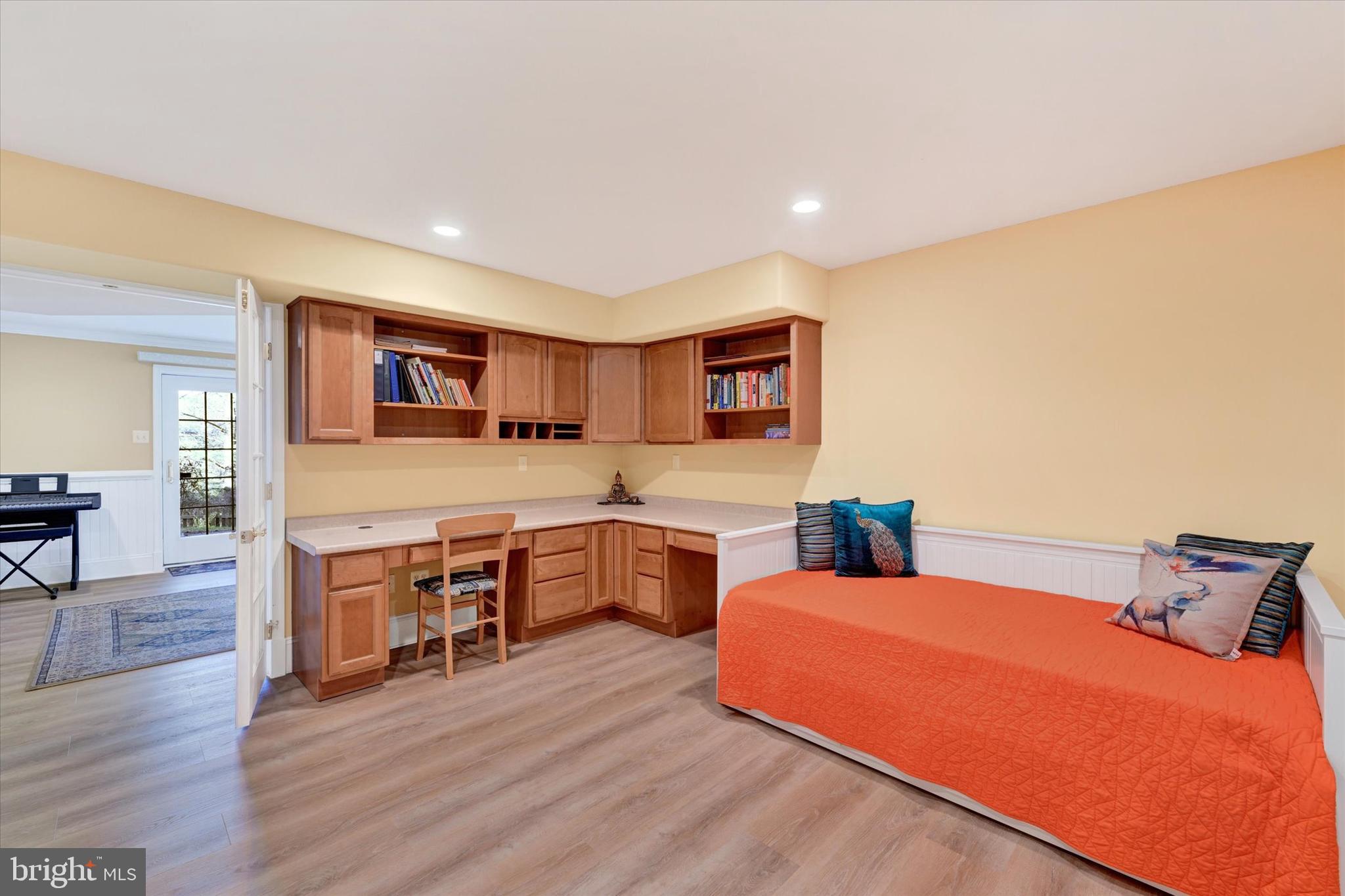 VILLAGE OF RIVER HILL - Residential