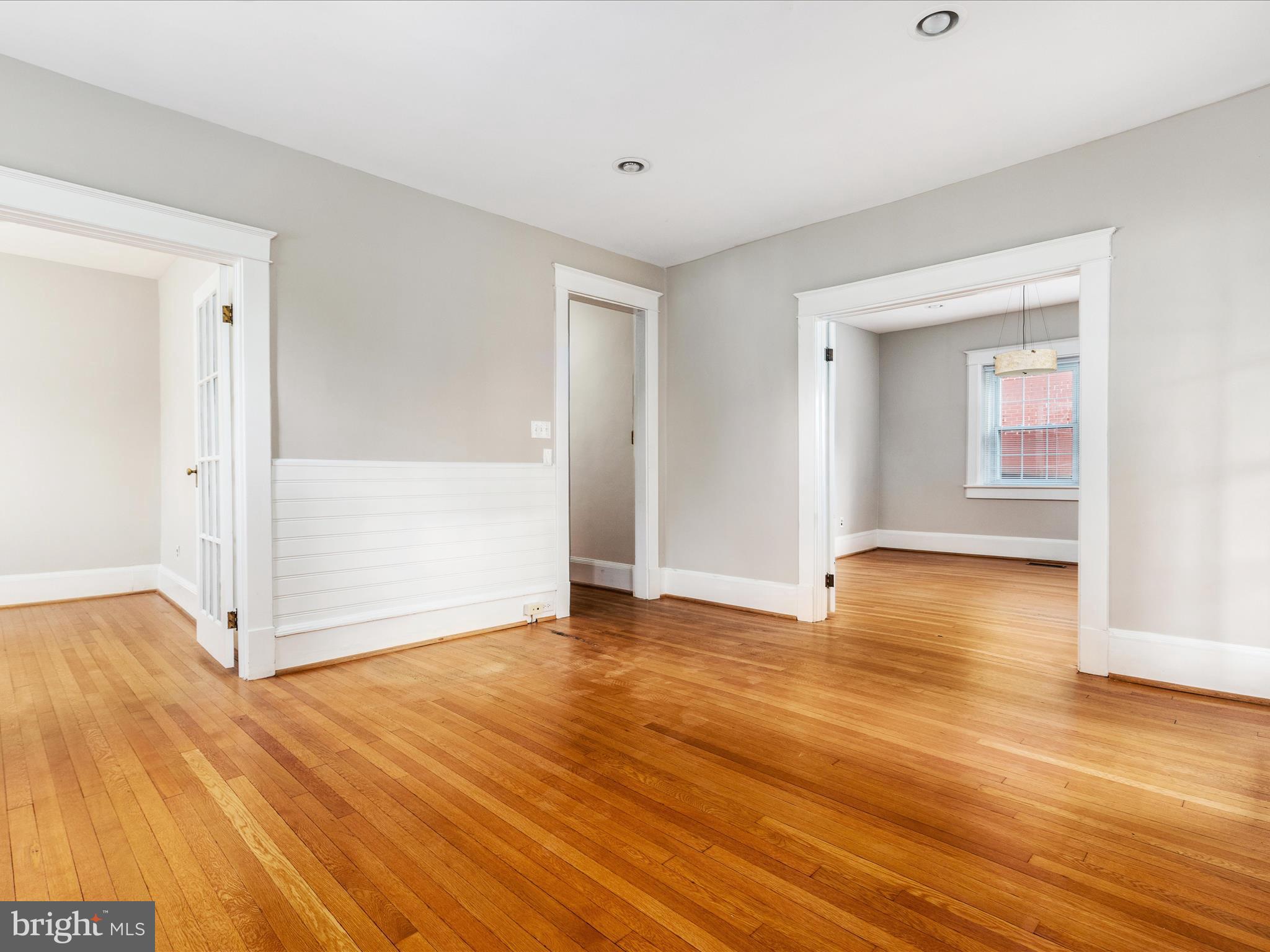 400 N ROYAL AVENUE