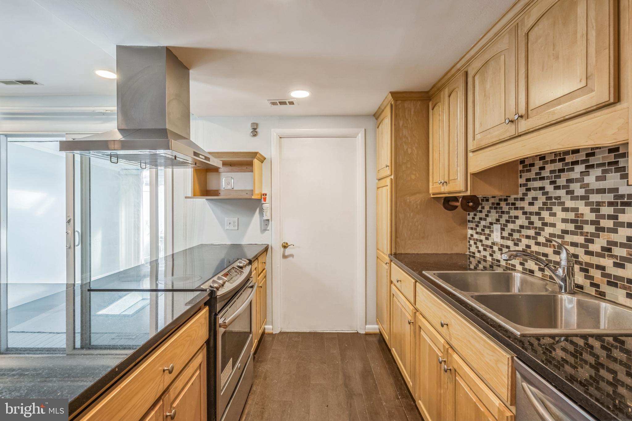 ROSSMOOR MUTUAL #10 - Residential Lease