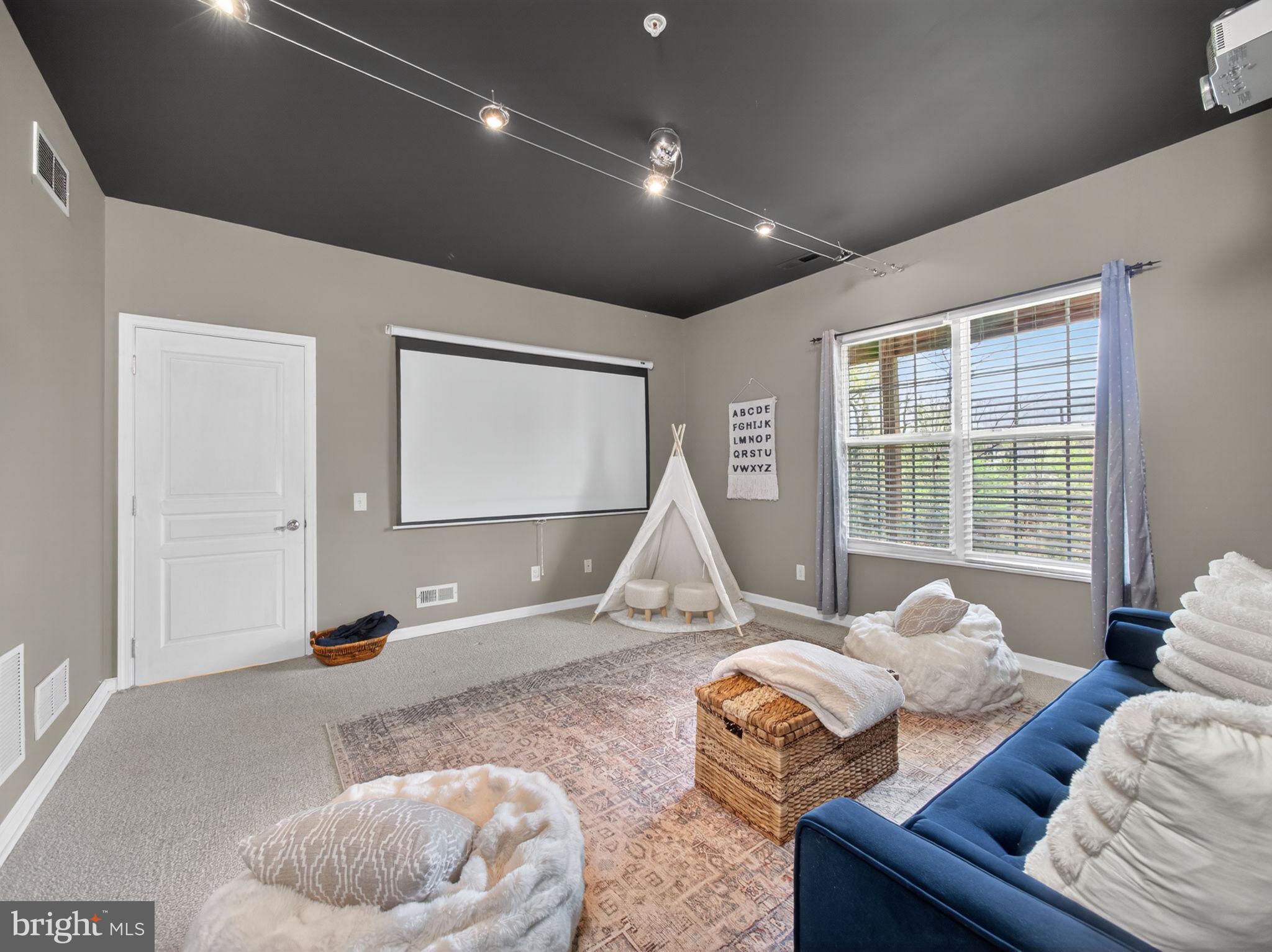 MONTGOMERY POINTE - Residential