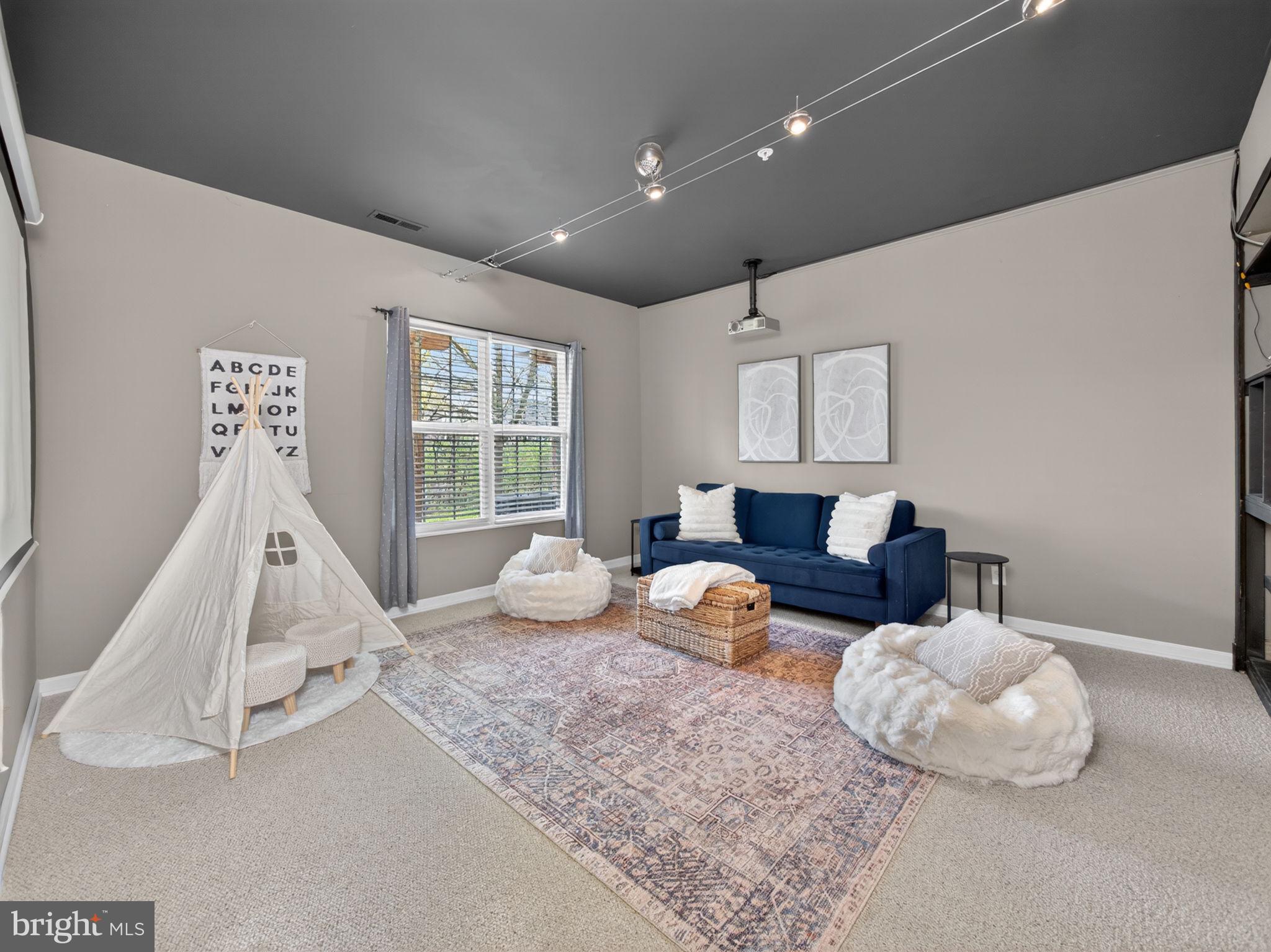 MONTGOMERY POINTE - Residential