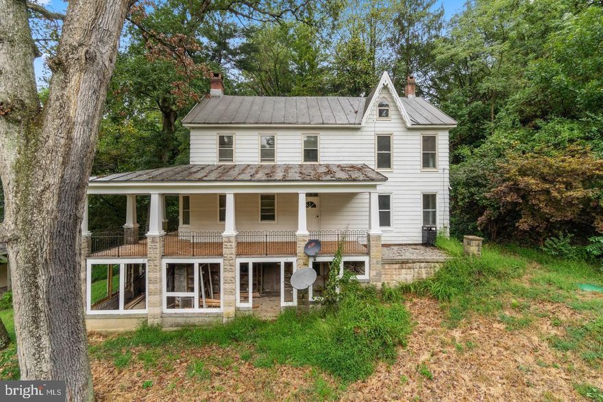 Multiple offers received. Short Sale to be negotiated by Professional Attorney. Major rehab needed. Short sales can take up to 90 days for approval. Please do not ask for a  7-10 day settlement. 
Great location.