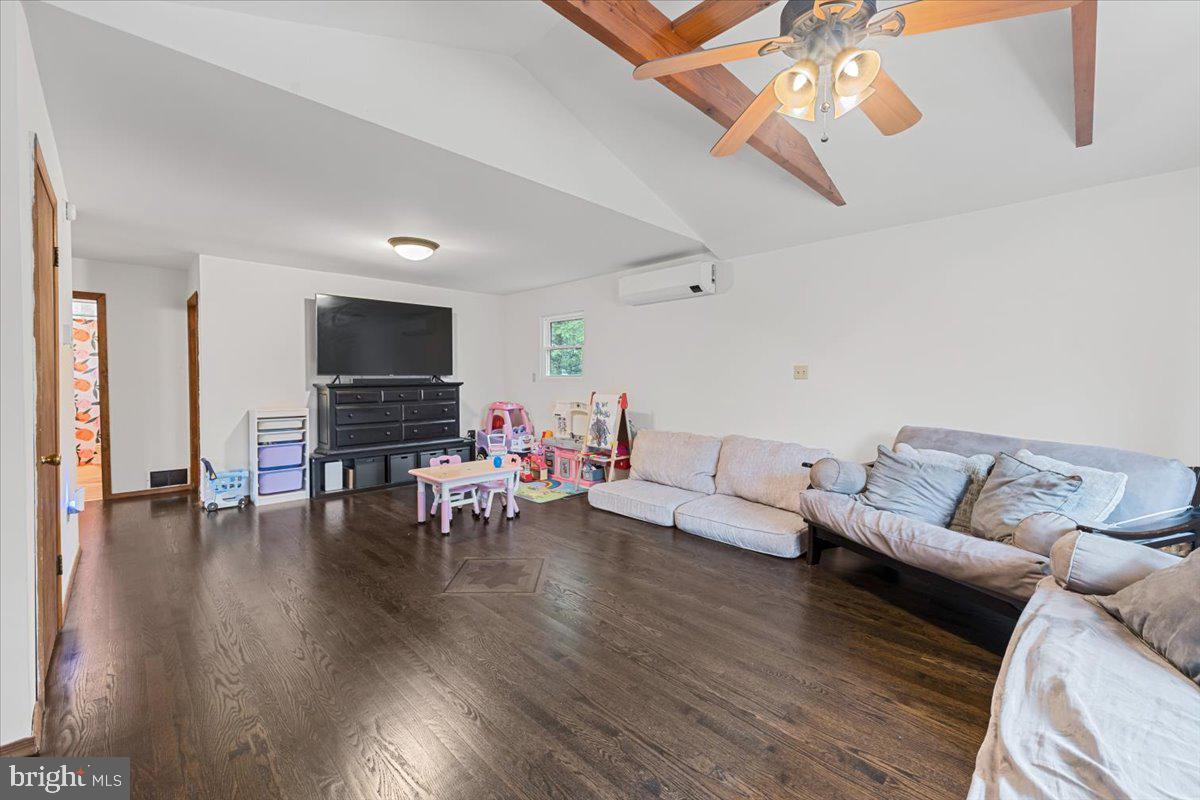 POCONO FARMS EAST - Residential