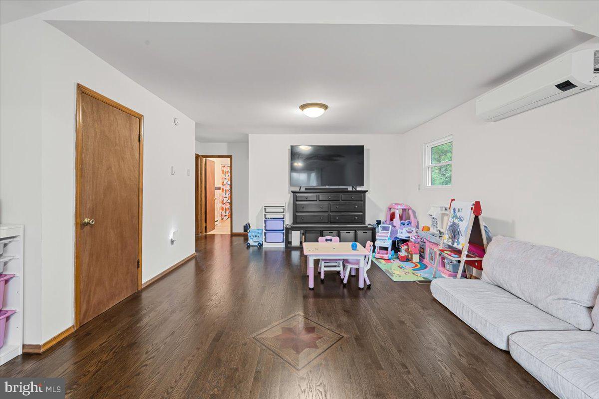 POCONO FARMS EAST - Residential