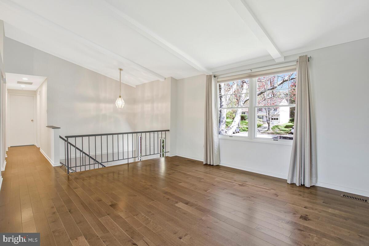 VILLAGE OF LONG REACH - Residential